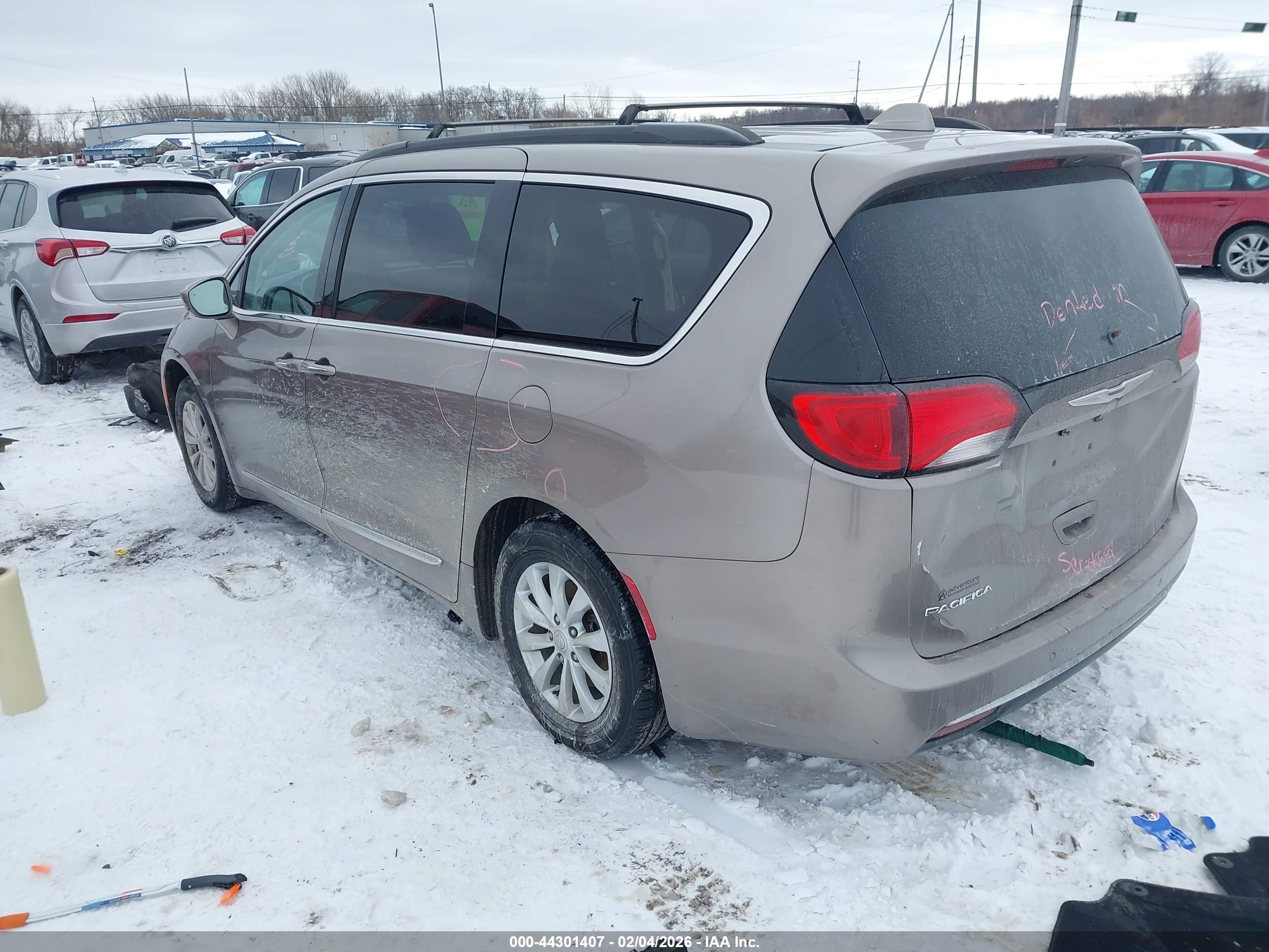 CHRYSLER PACIFICA image 3