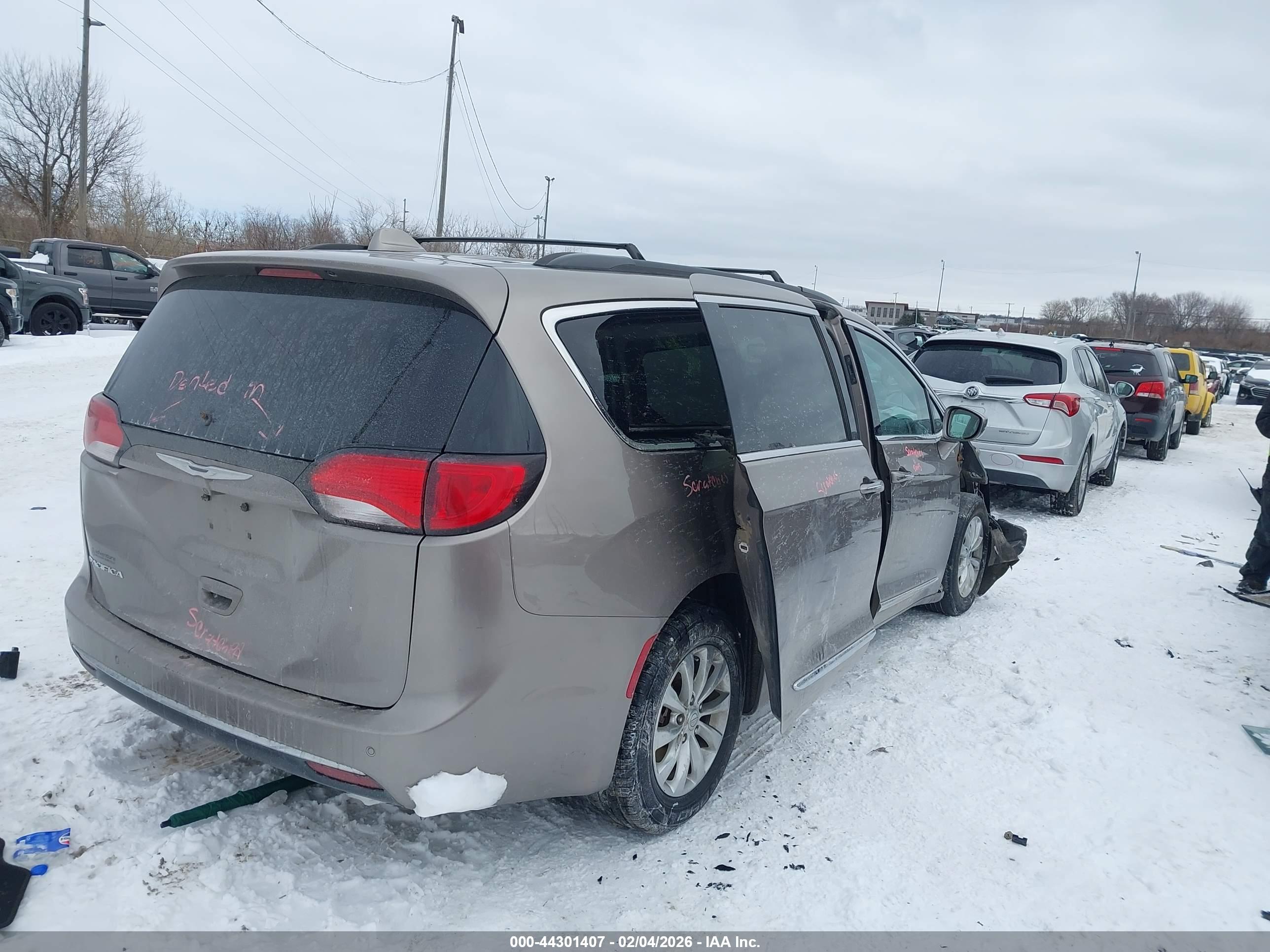 CHRYSLER PACIFICA image 4
