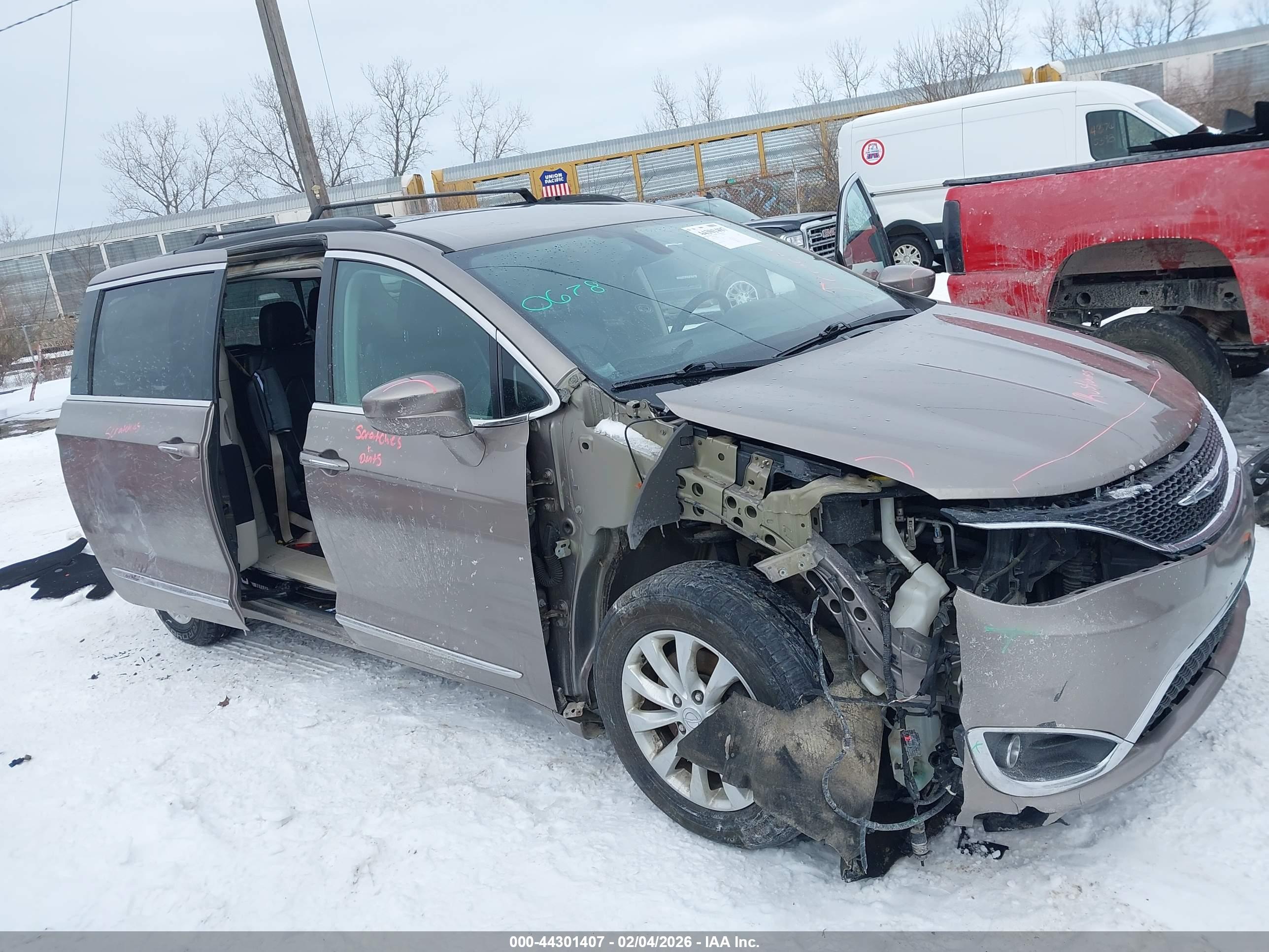 CHRYSLER PACIFICA image 6