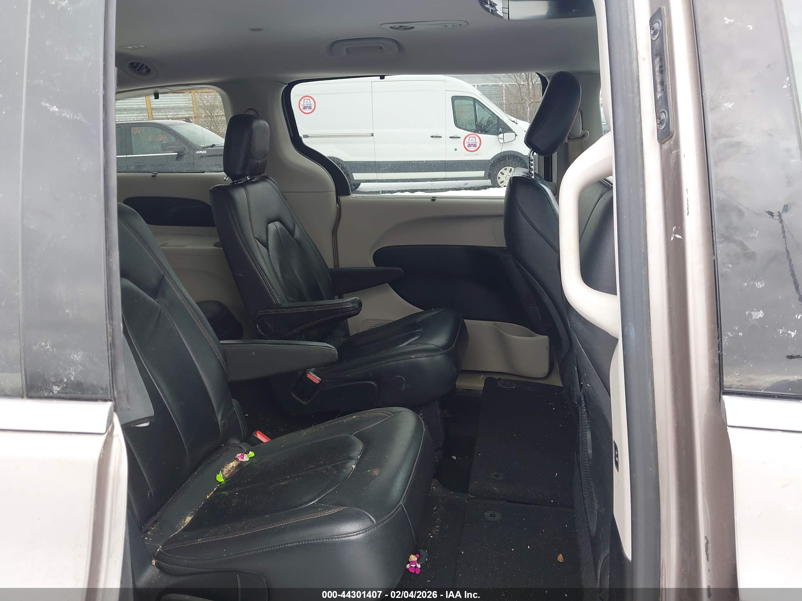 CHRYSLER PACIFICA image 8