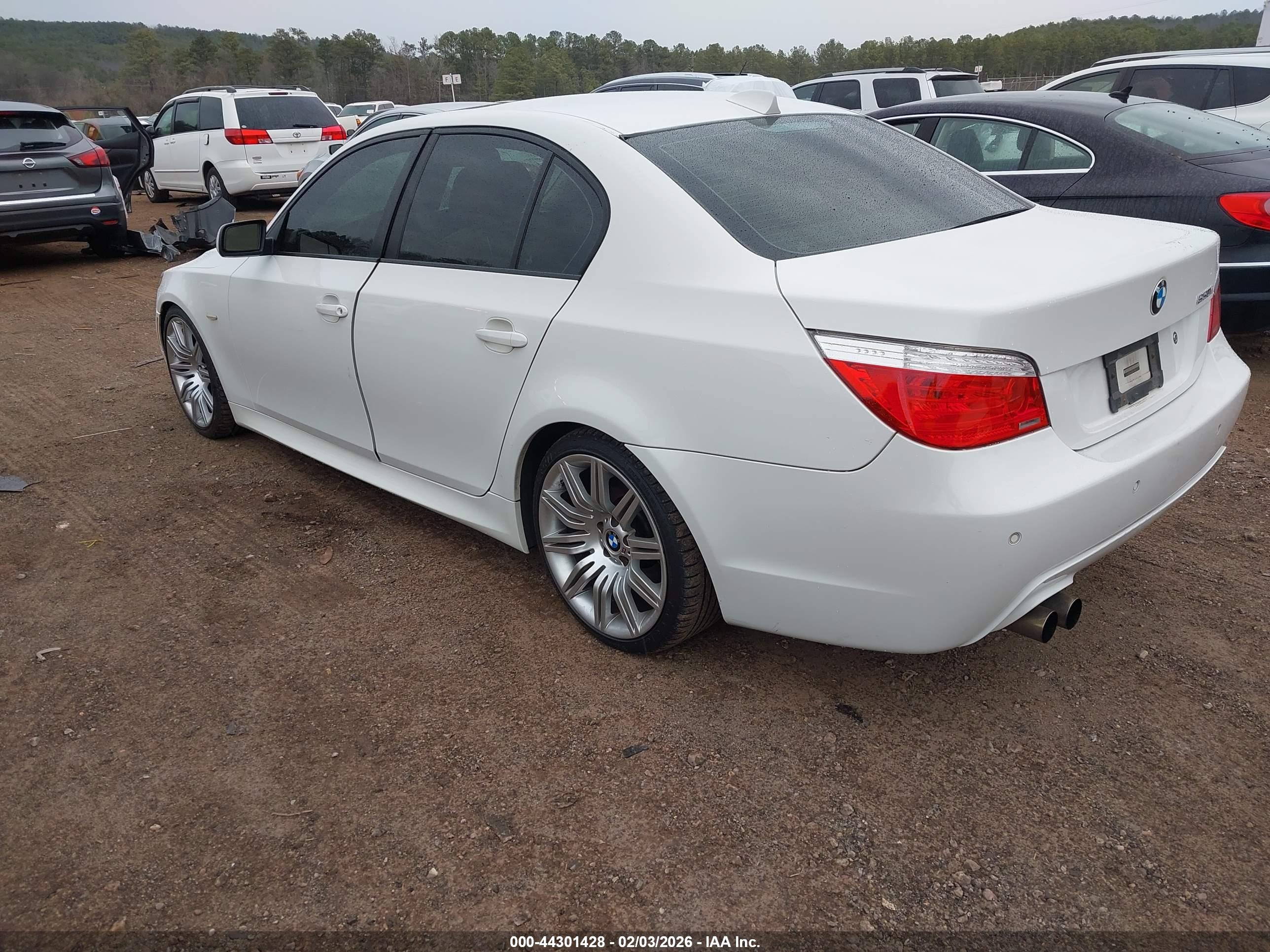 BMW 550I image 3