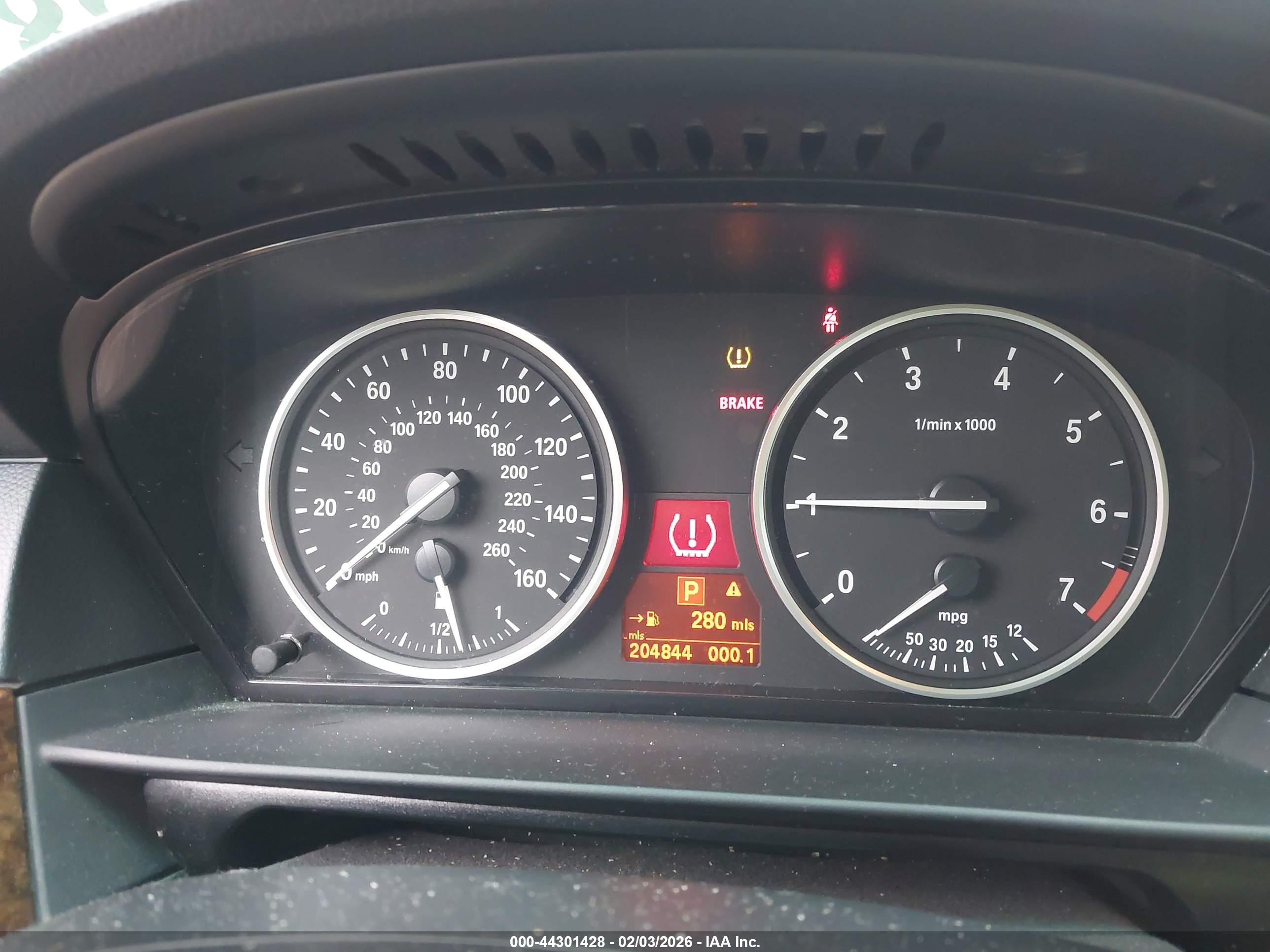 BMW 550I image 7