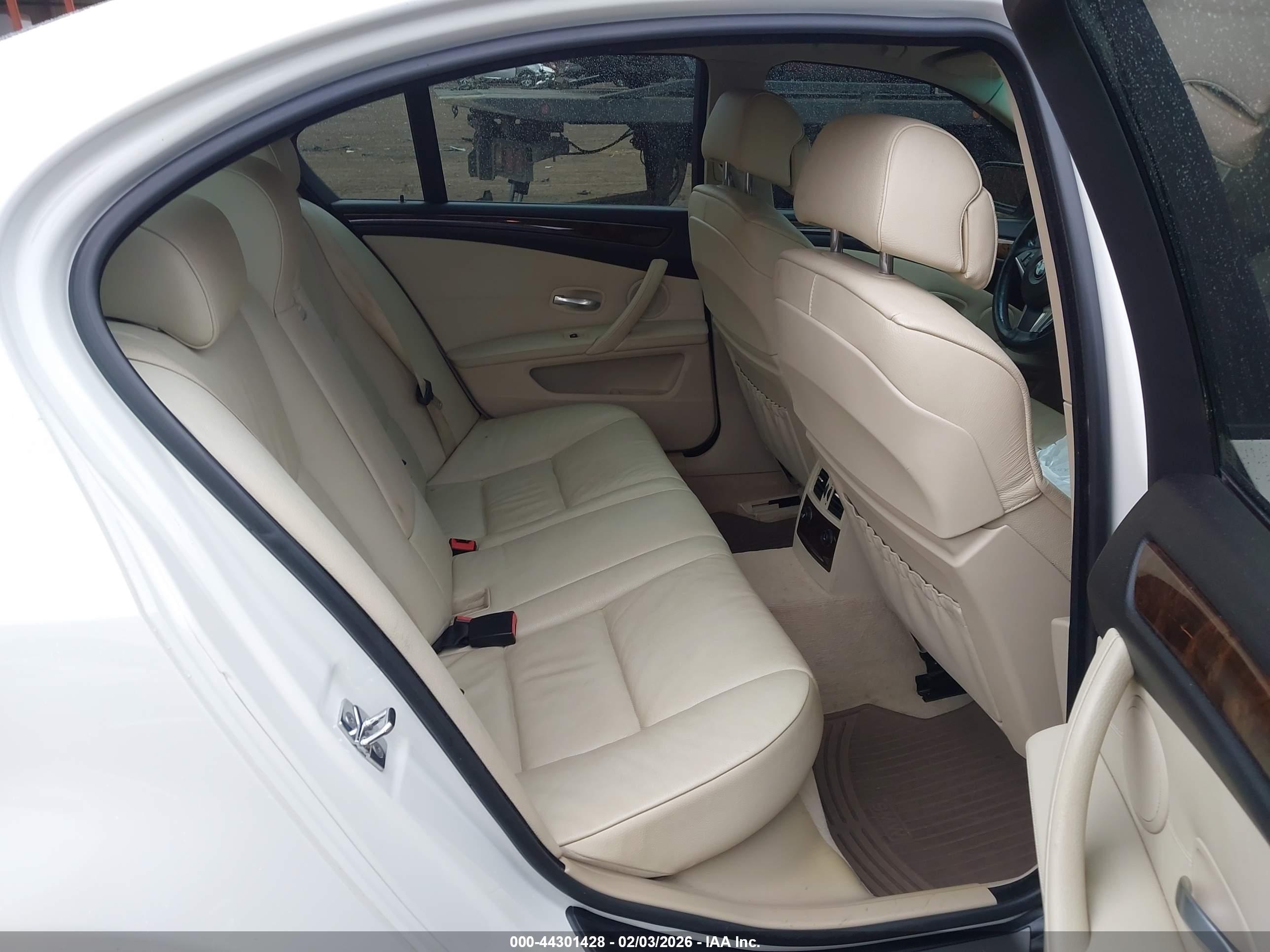 BMW 550I image 8