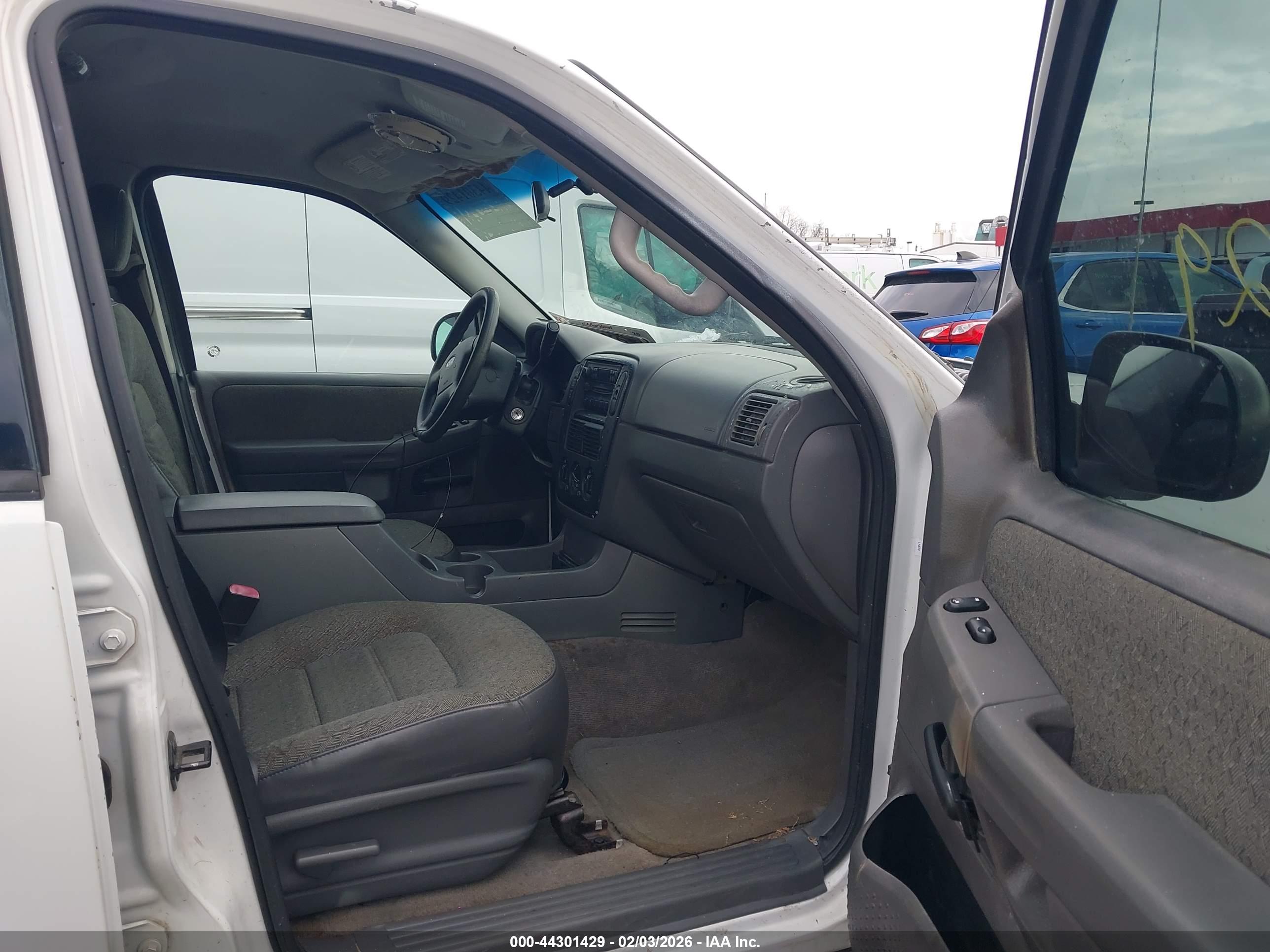 FORD EXPLORER image 5
