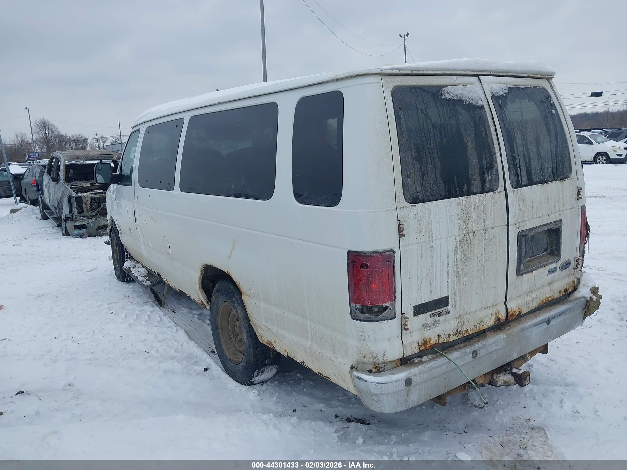 FORD E-350 image 3