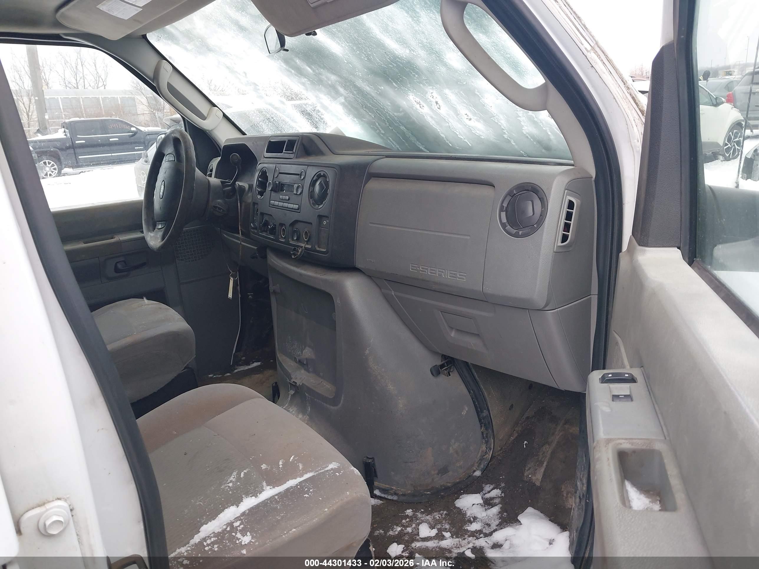 FORD E-350 image 5