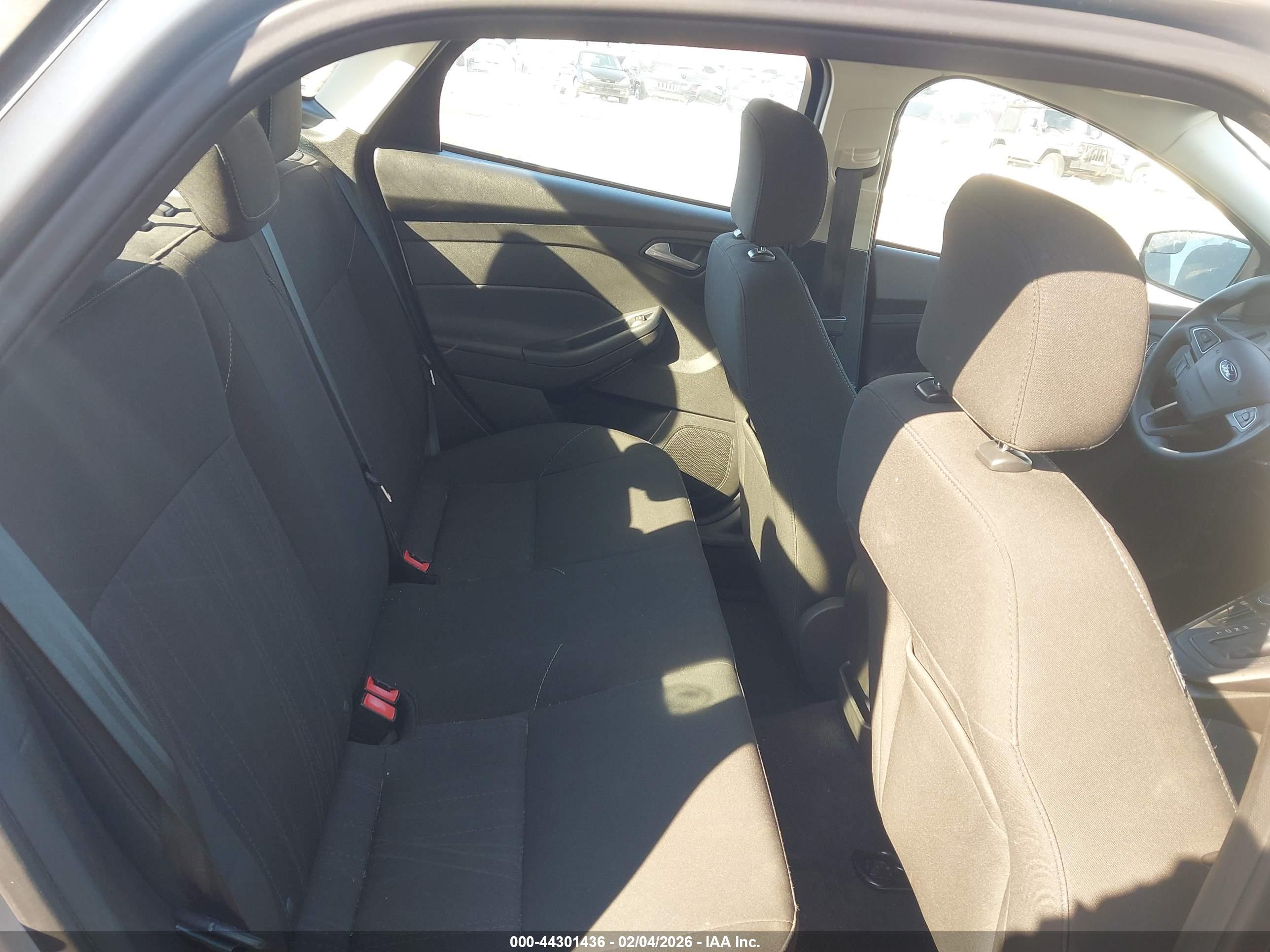 FORD FOCUS image 8