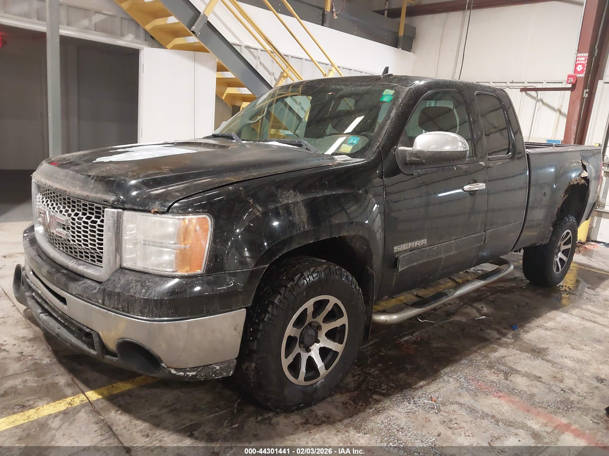 GMC SIERRA image 2