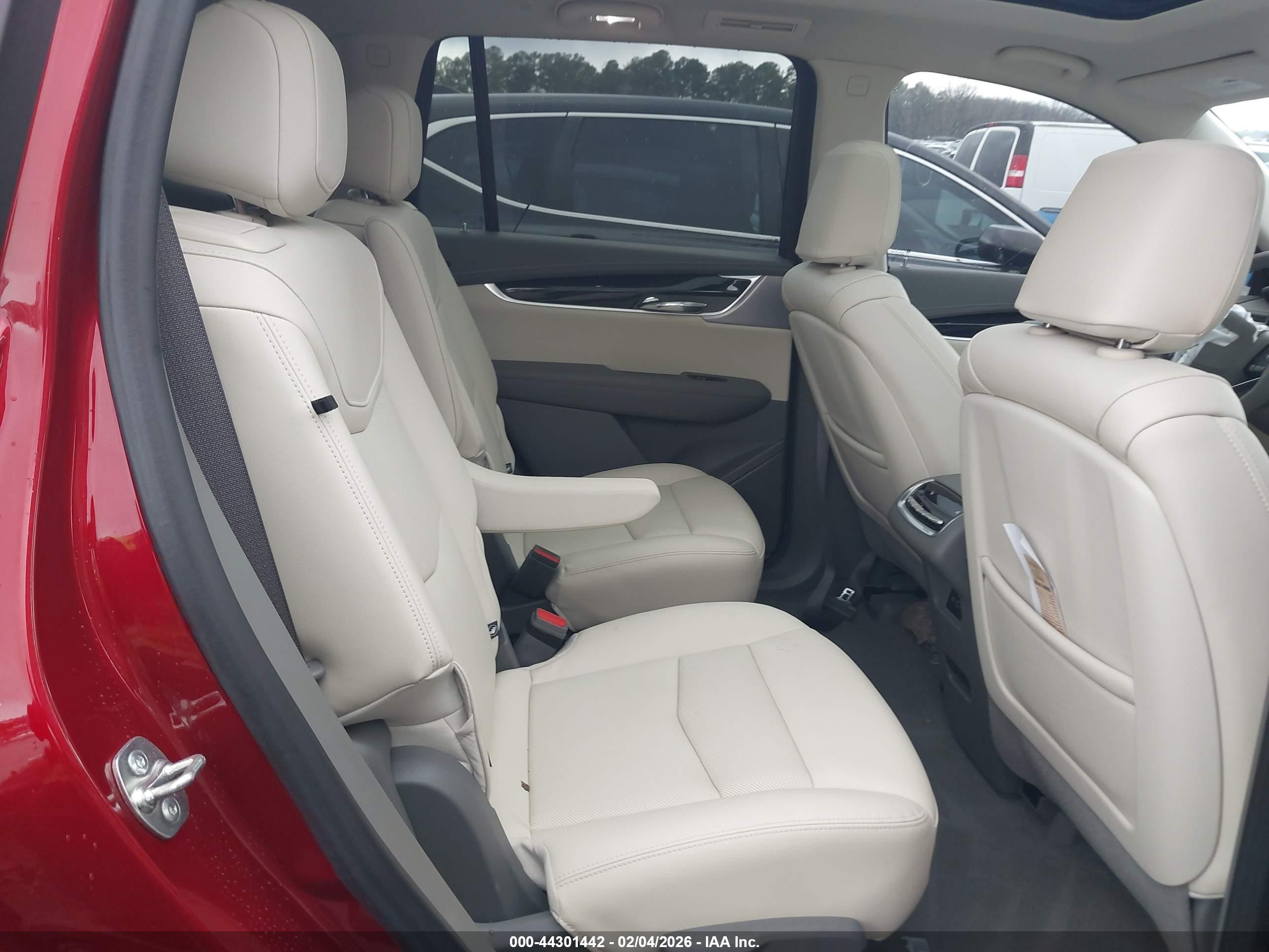 CADILLAC XT6 image 8