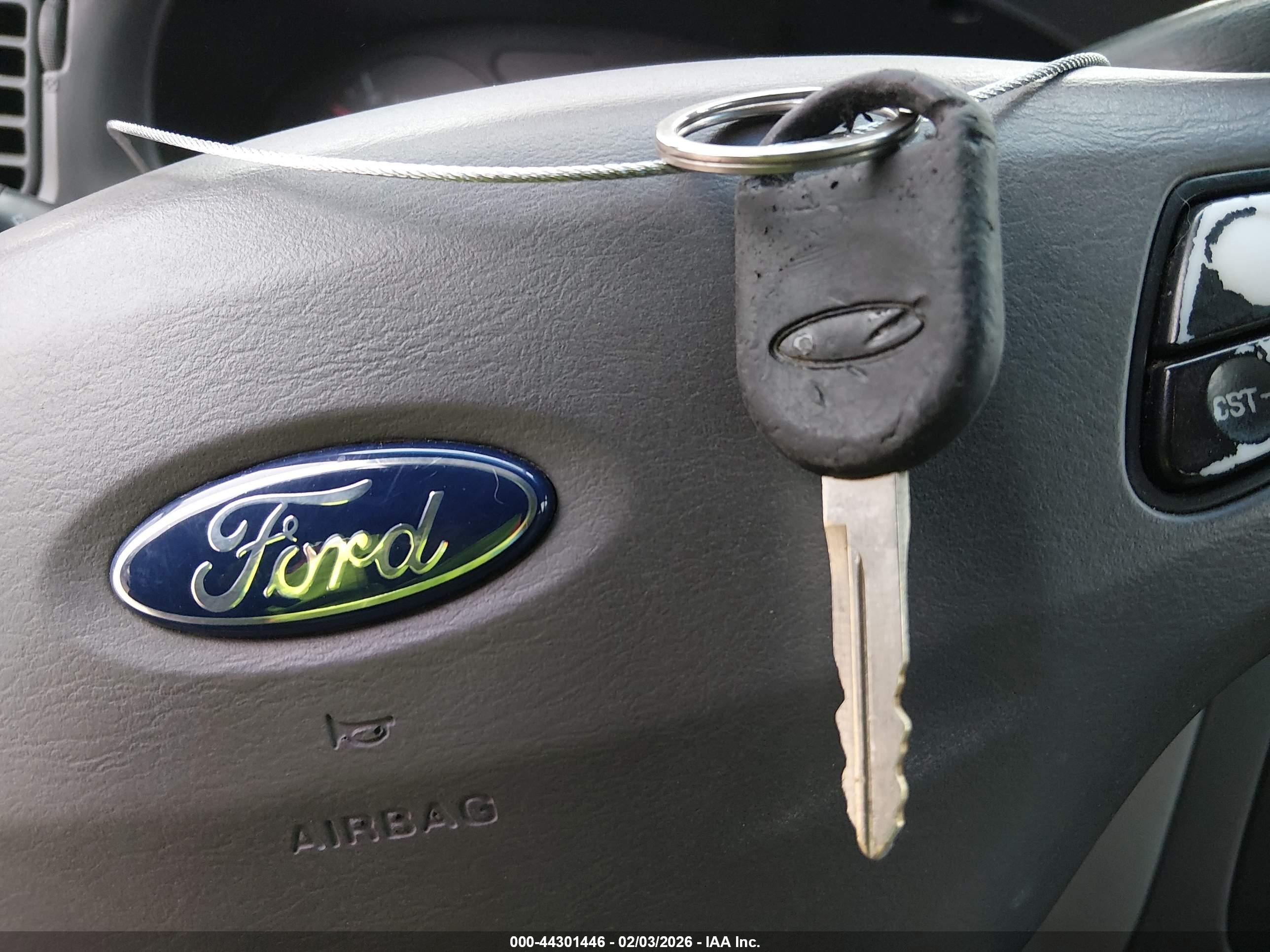 FORD TAURUS image 11