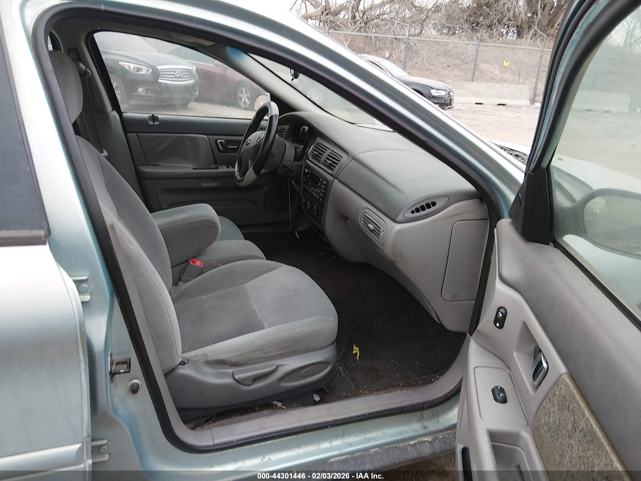 FORD TAURUS image 5