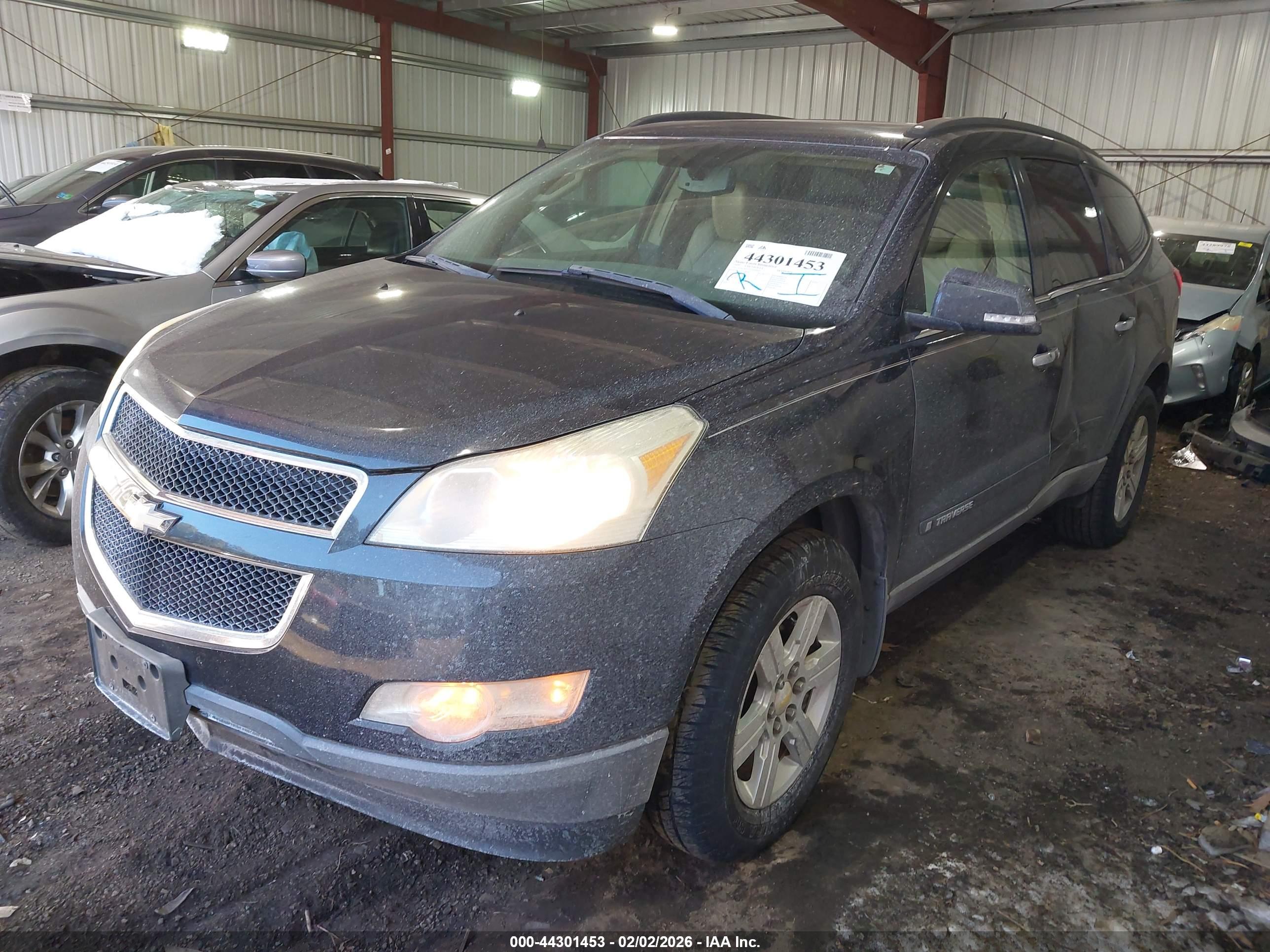 CHEVROLET TRAVERSE image 2