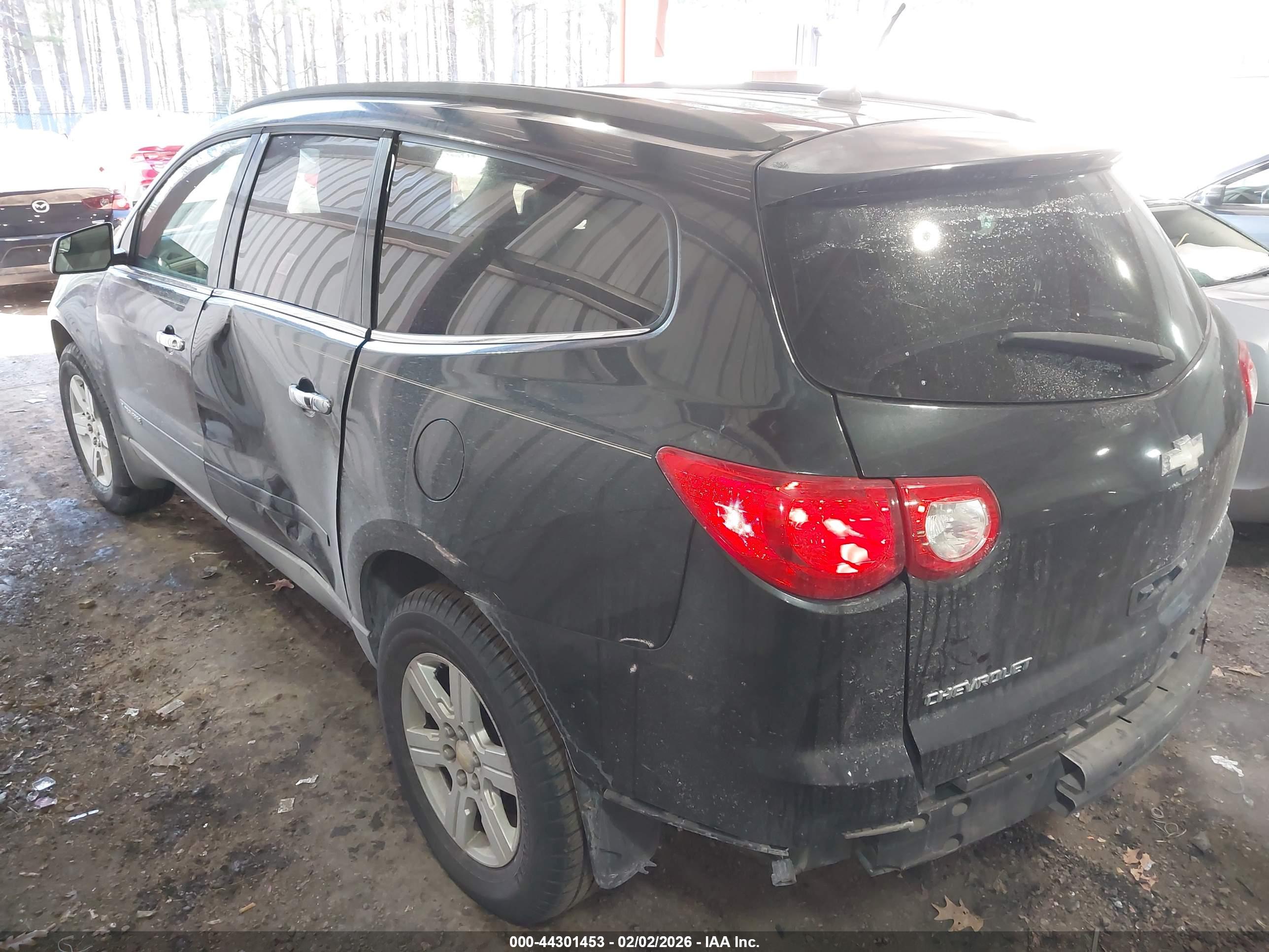 CHEVROLET TRAVERSE image 3