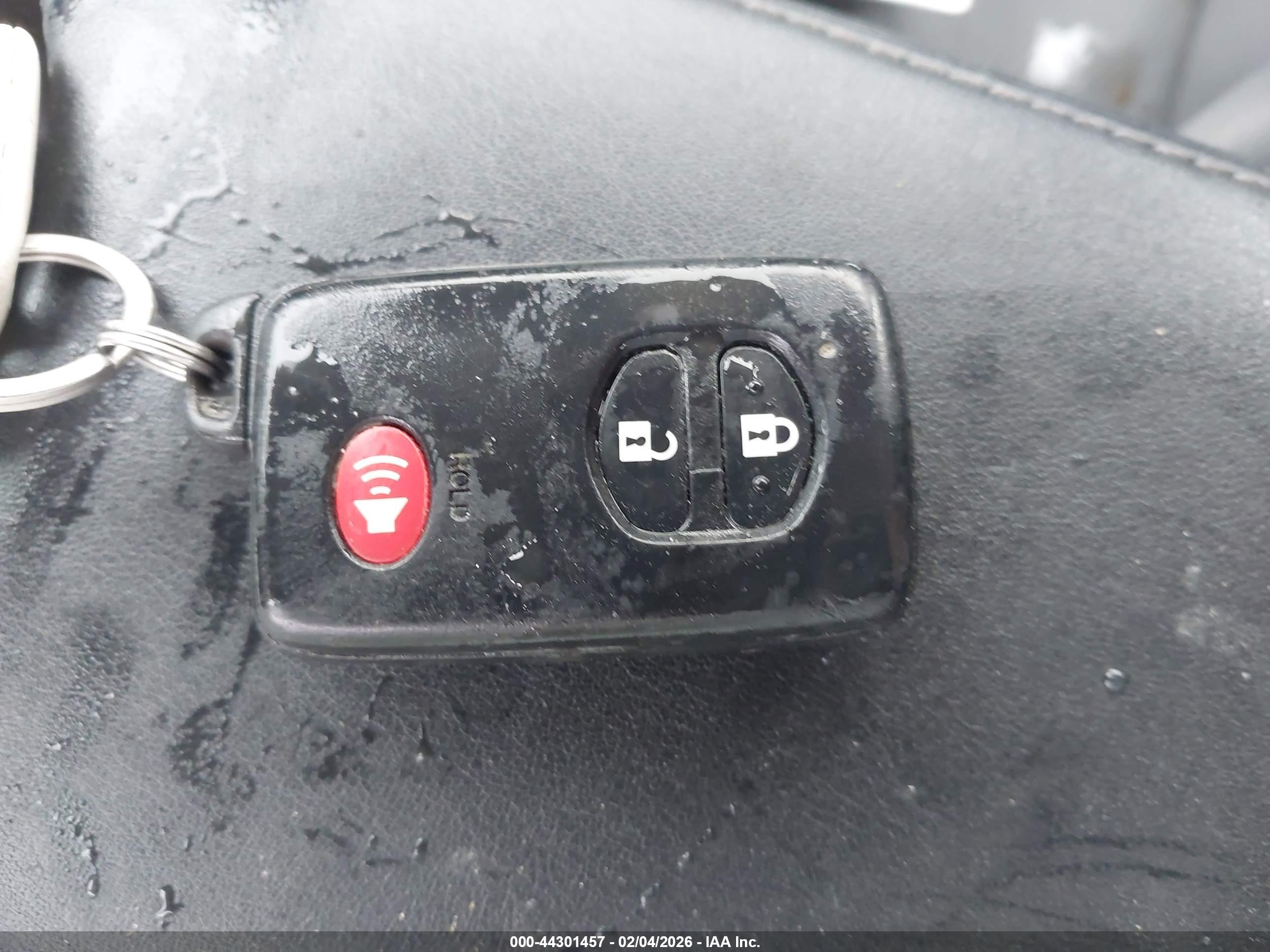 TOYOTA PRIUS image 11