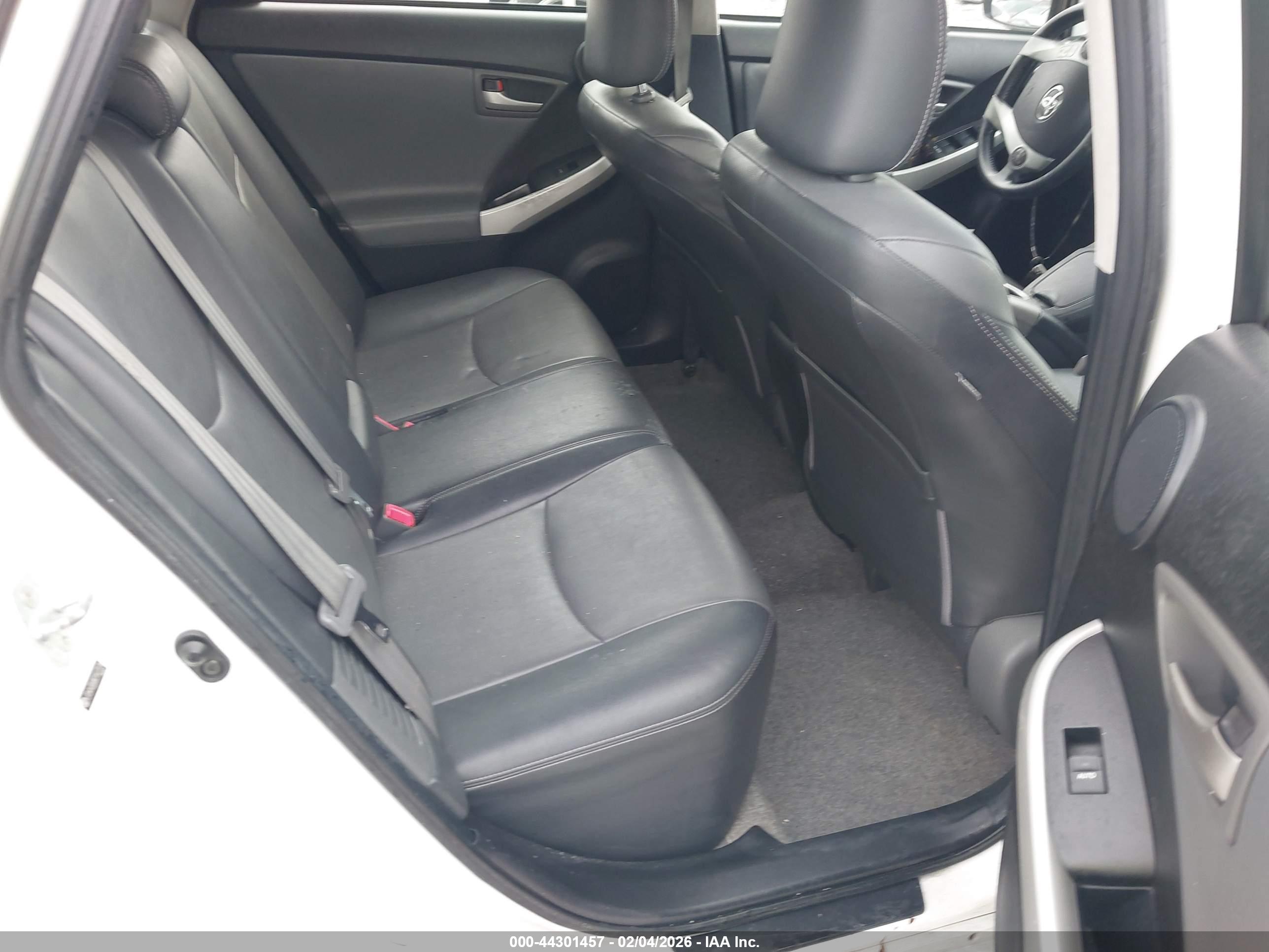 TOYOTA PRIUS image 8