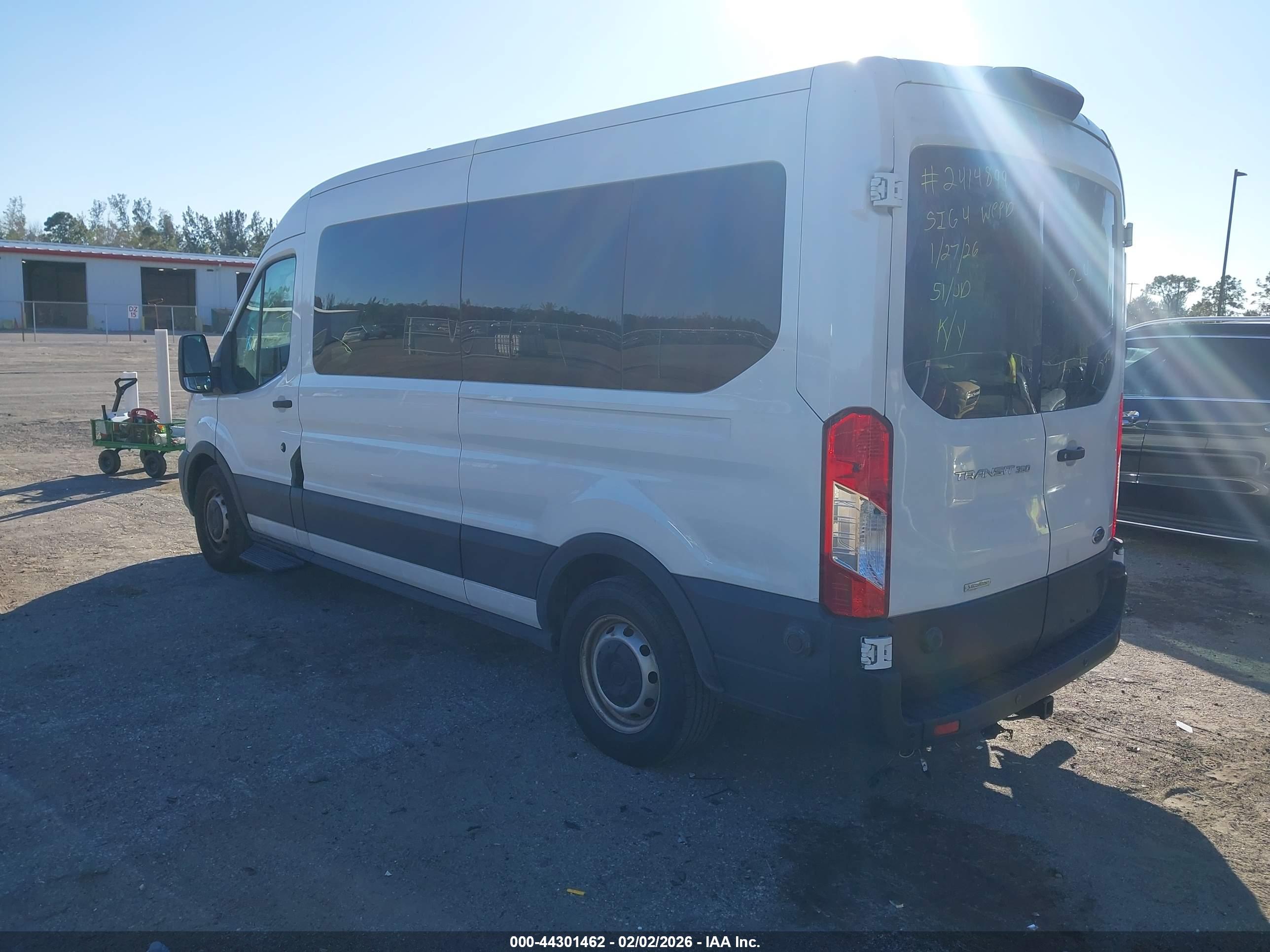 FORD TRANSIT-350 image 3