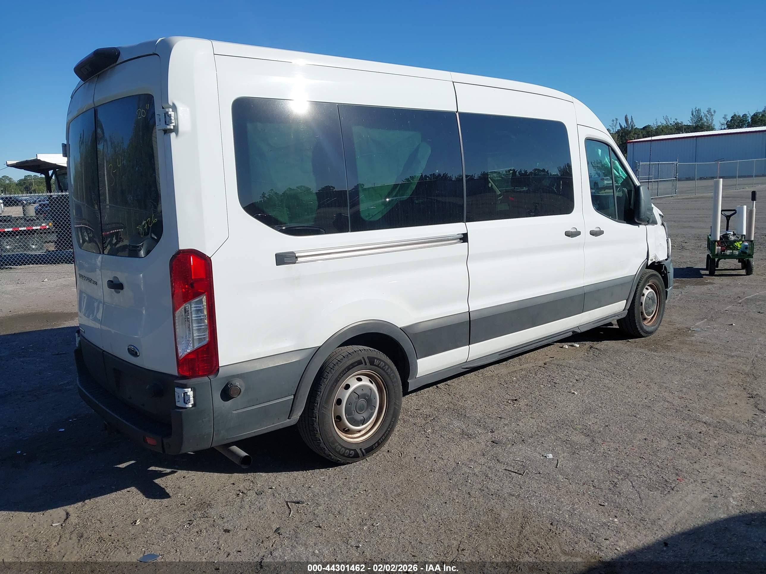 FORD TRANSIT-350 image 4