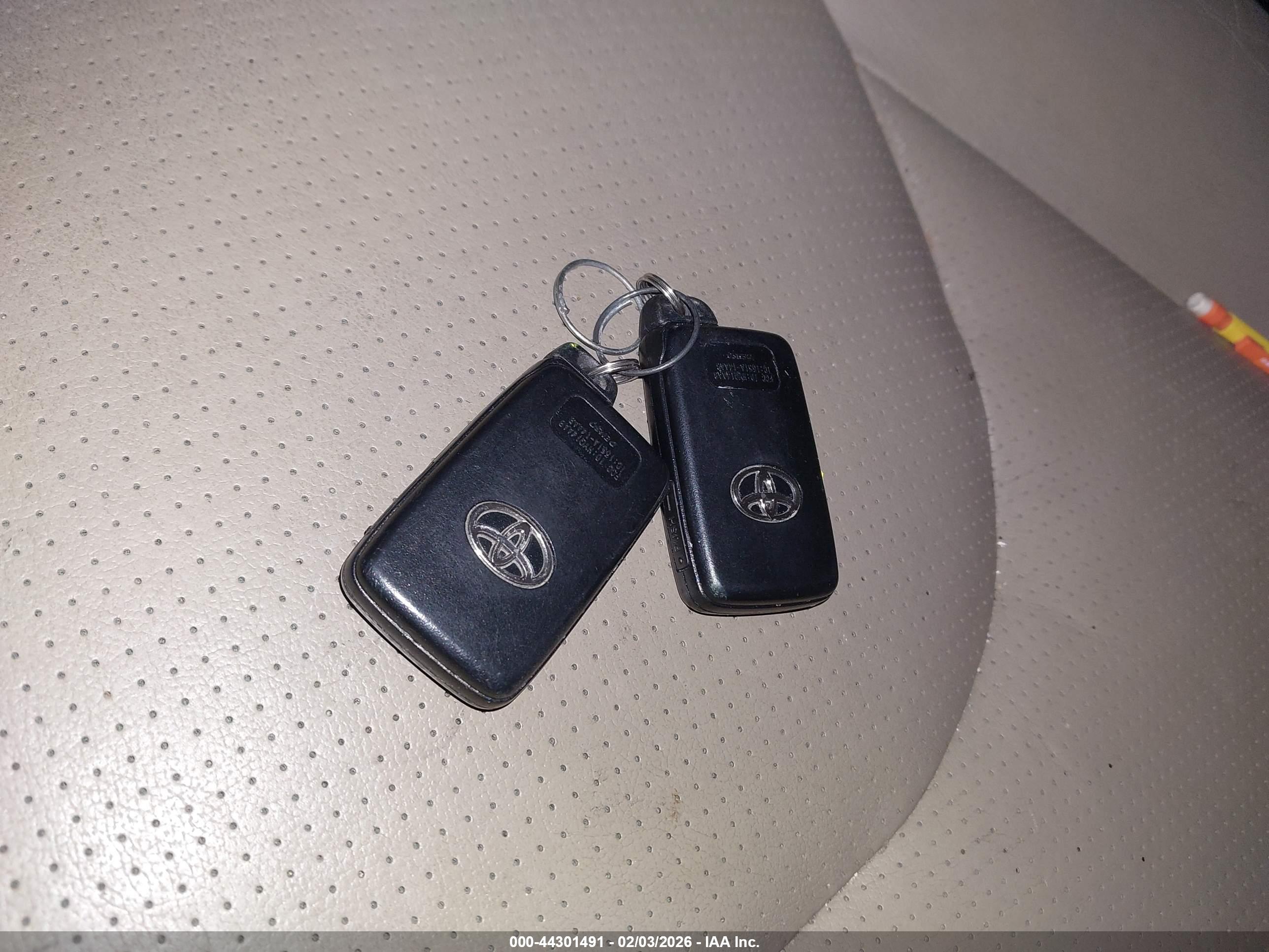 TOYOTA RAV4 image 11