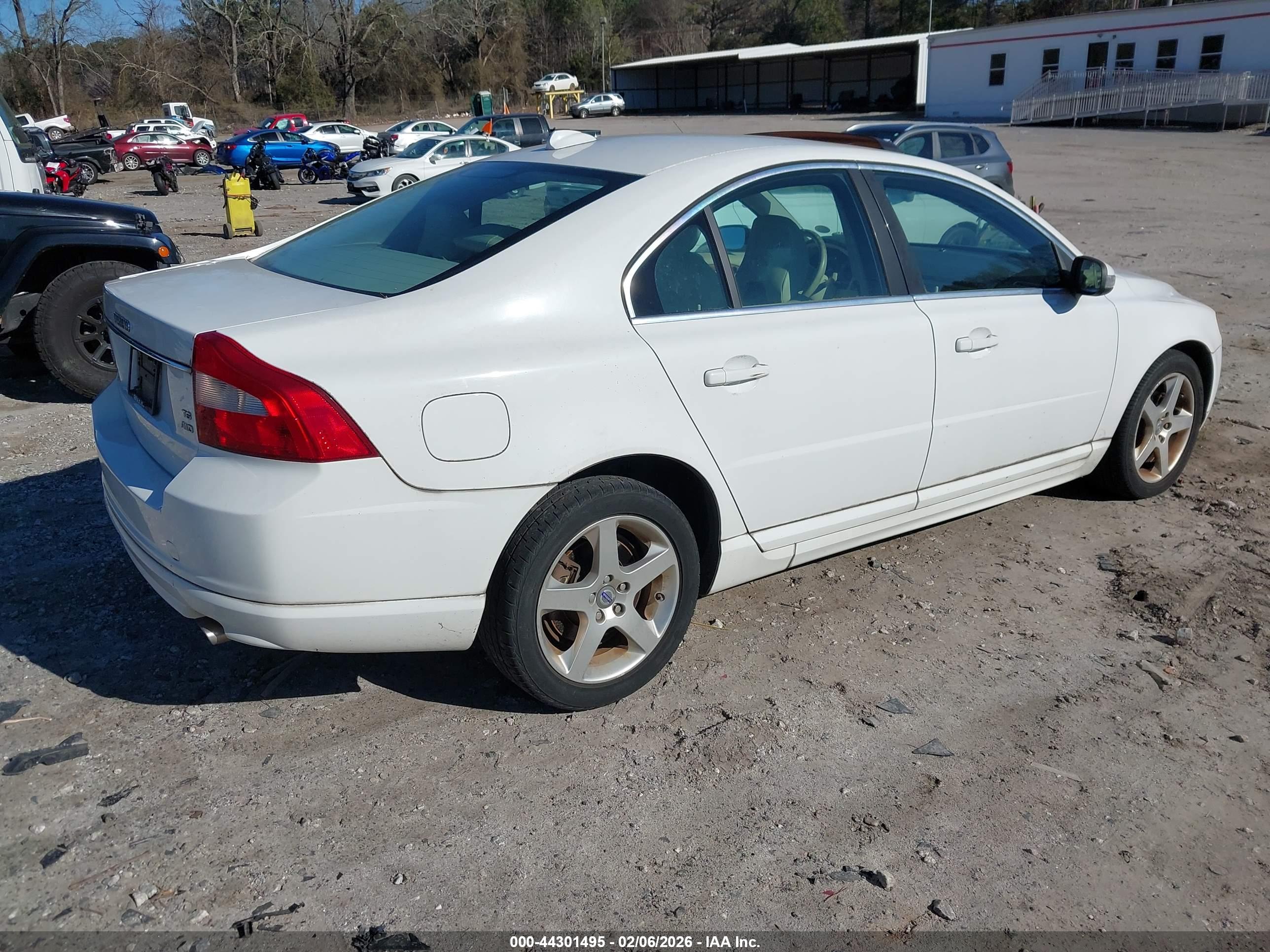 VOLVO S80 image 4