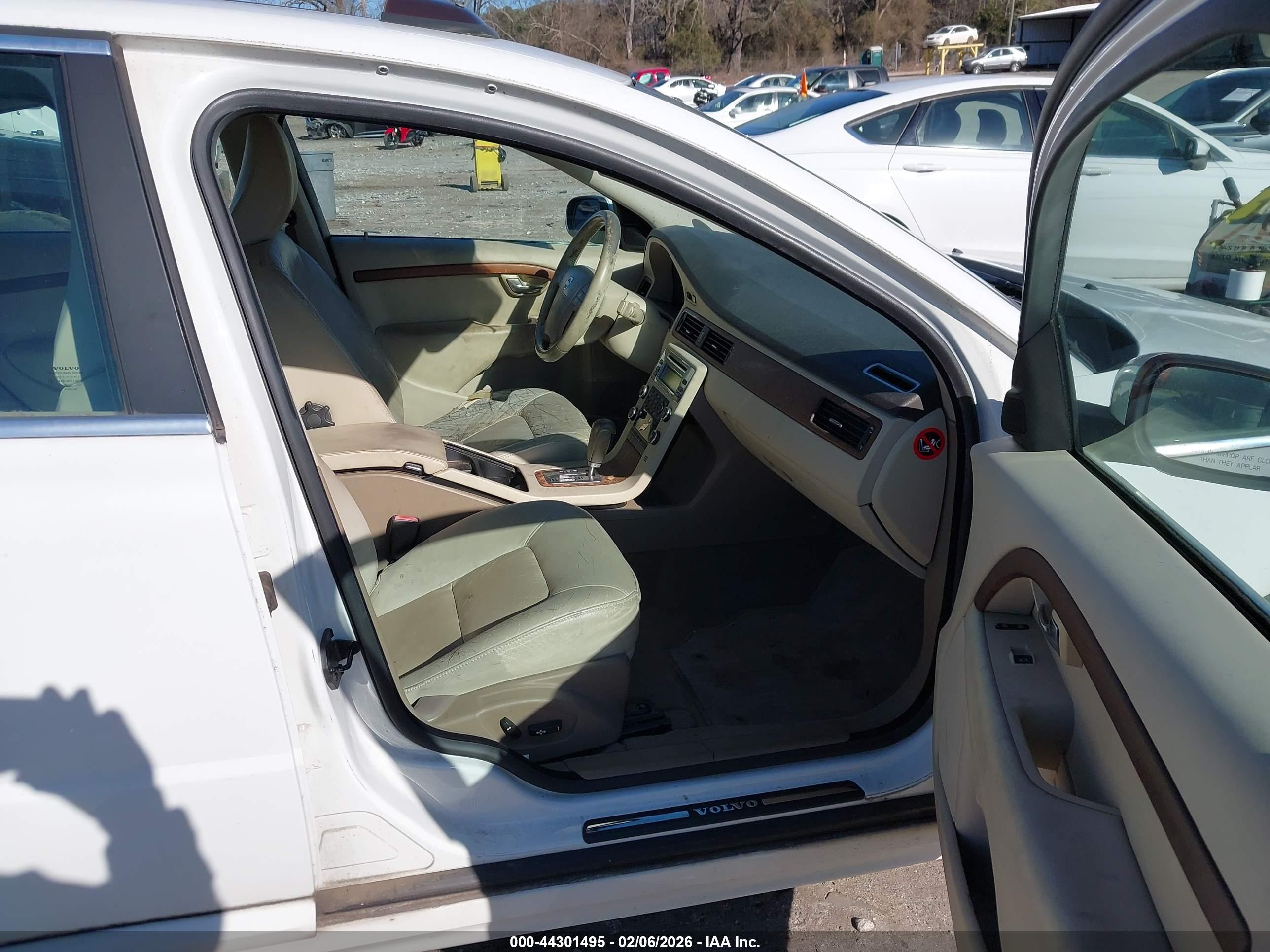 VOLVO S80 image 5