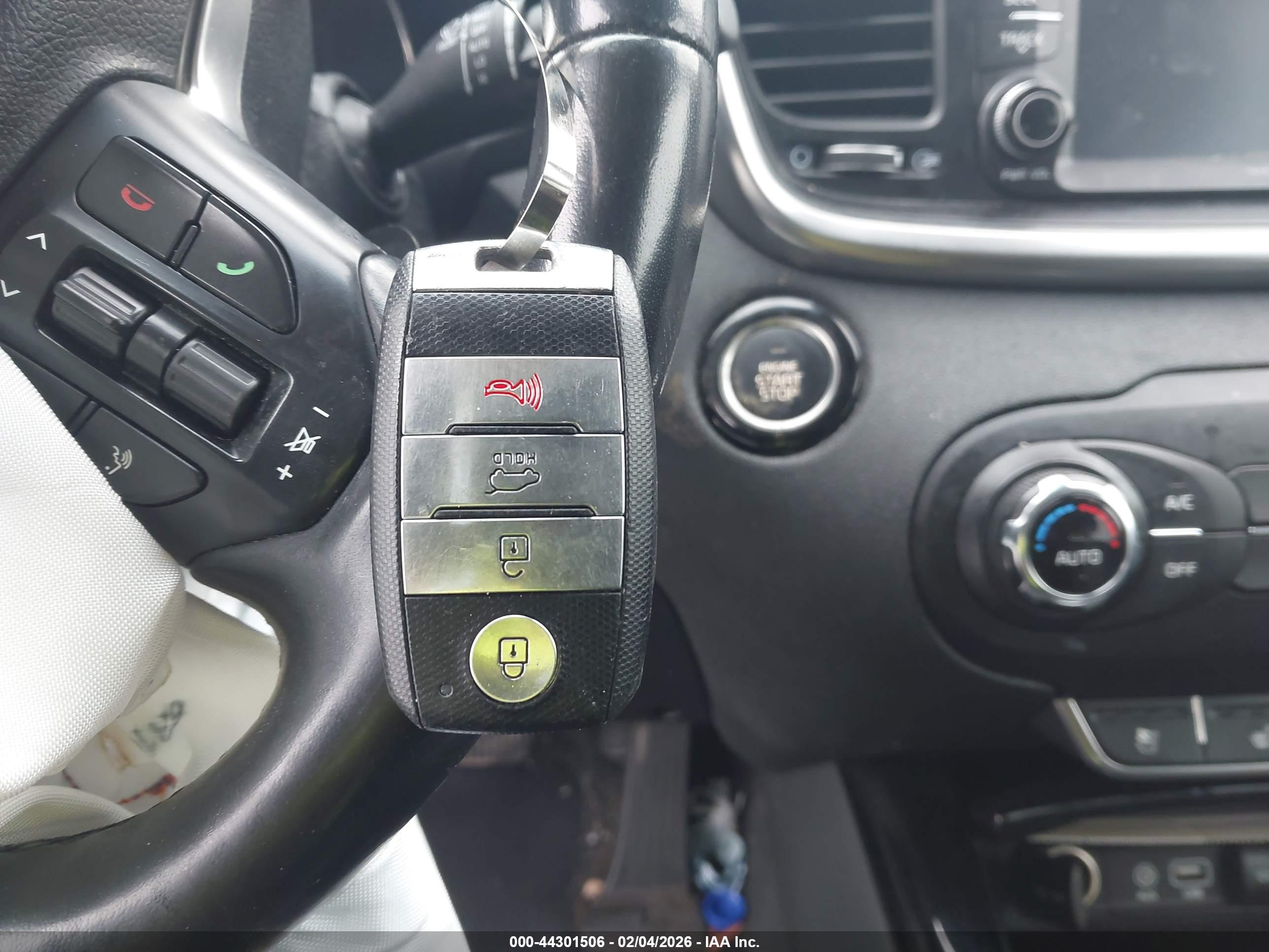 KIA SORENTO image 11