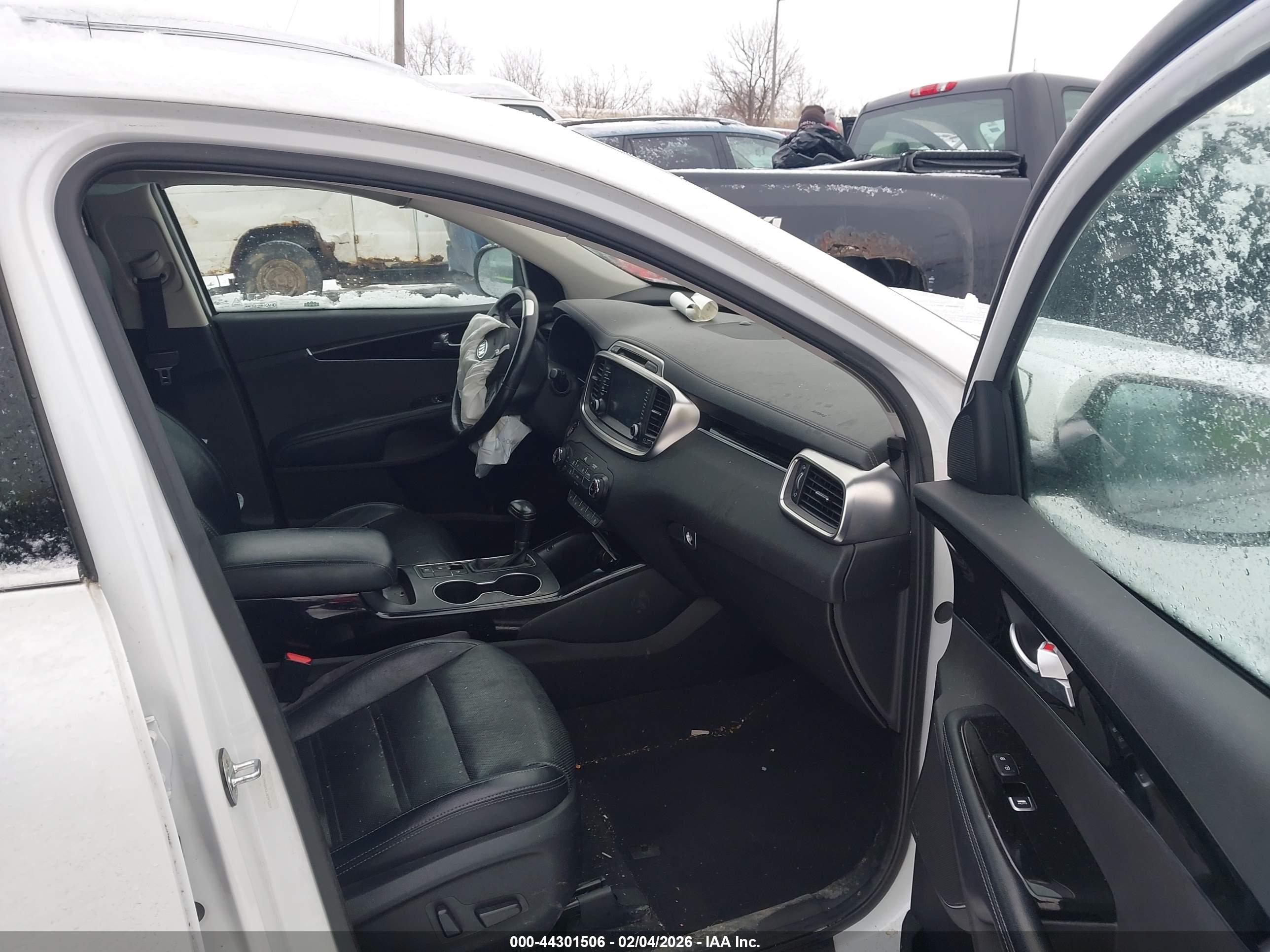 KIA SORENTO image 5