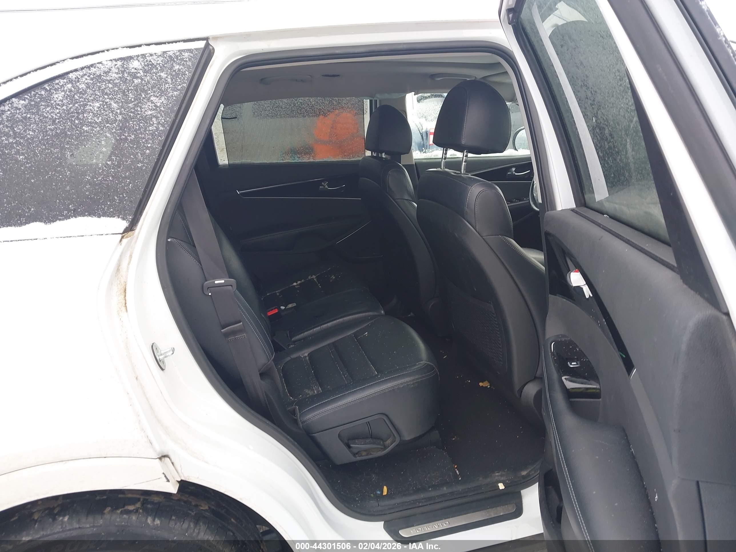 KIA SORENTO image 8