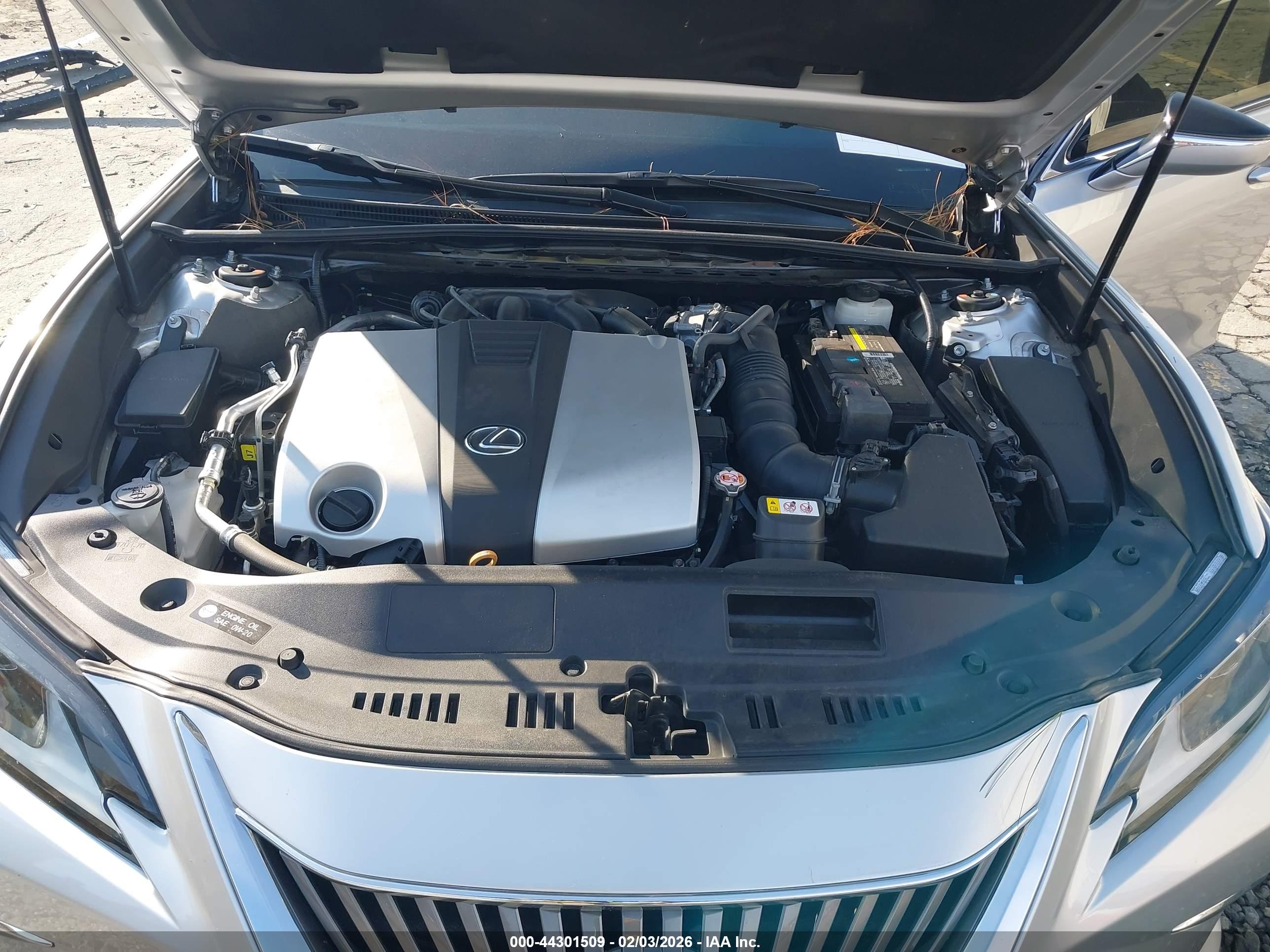 LEXUS ES image 10