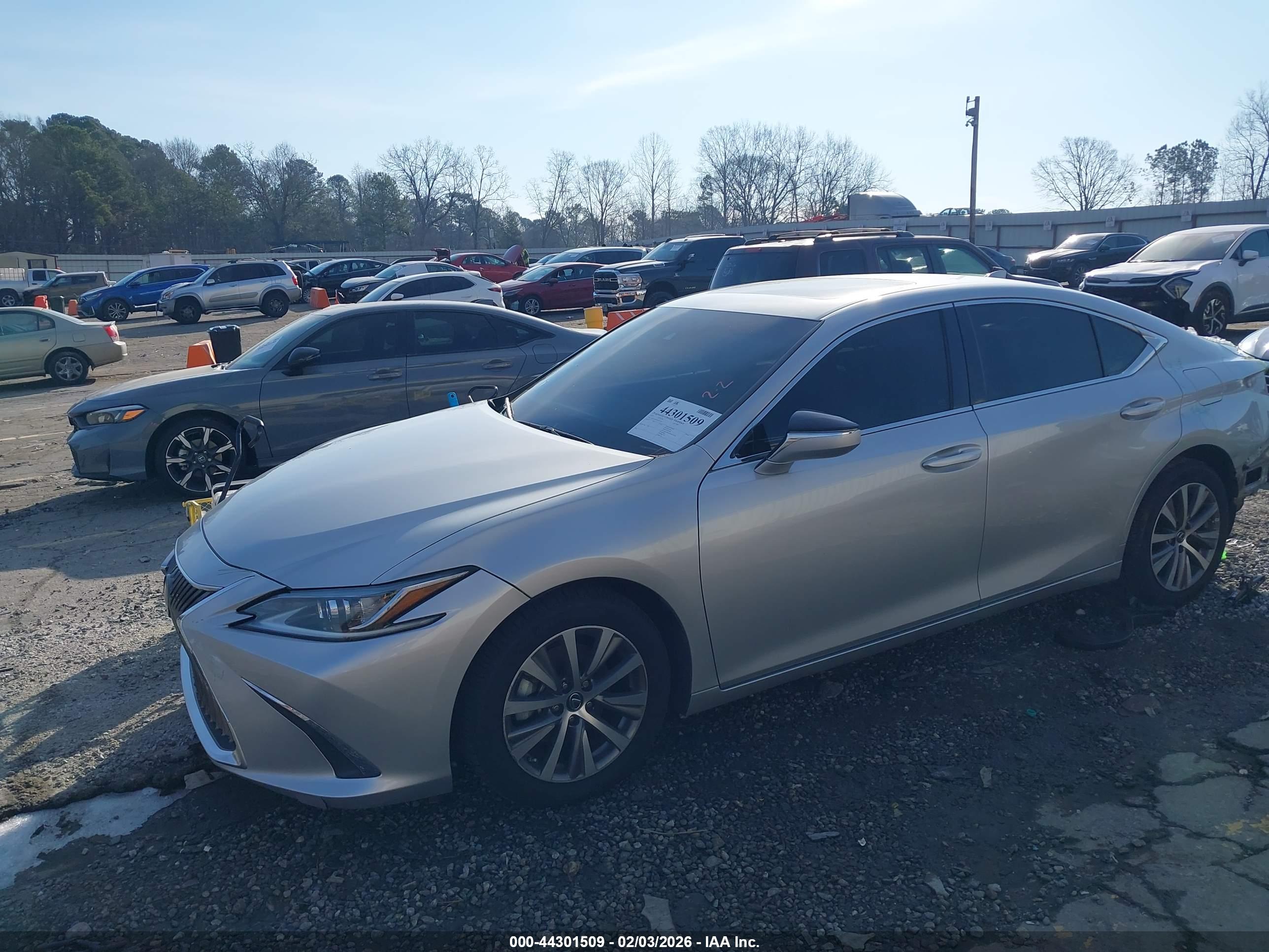 LEXUS ES image 2