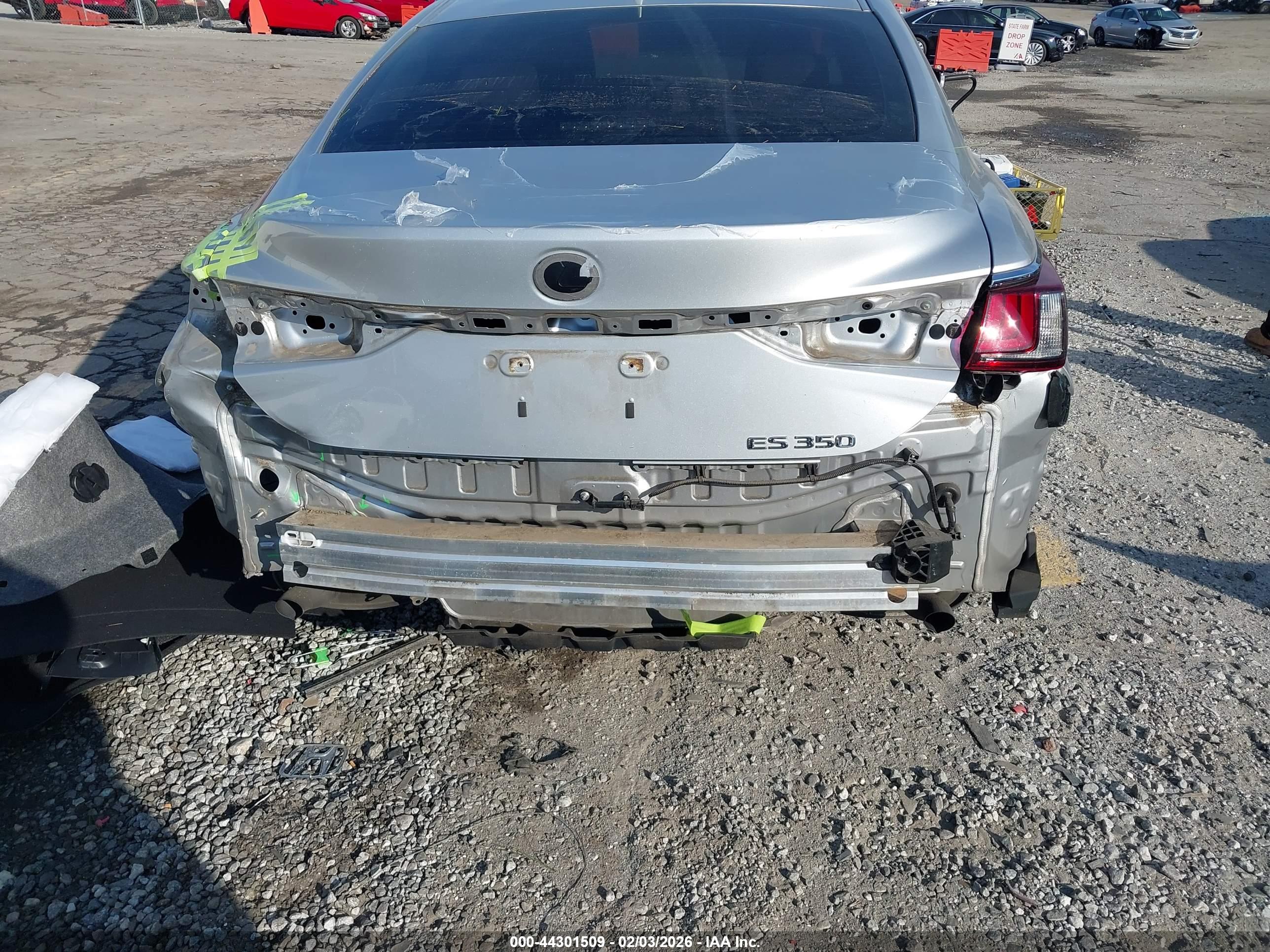 LEXUS ES image 6