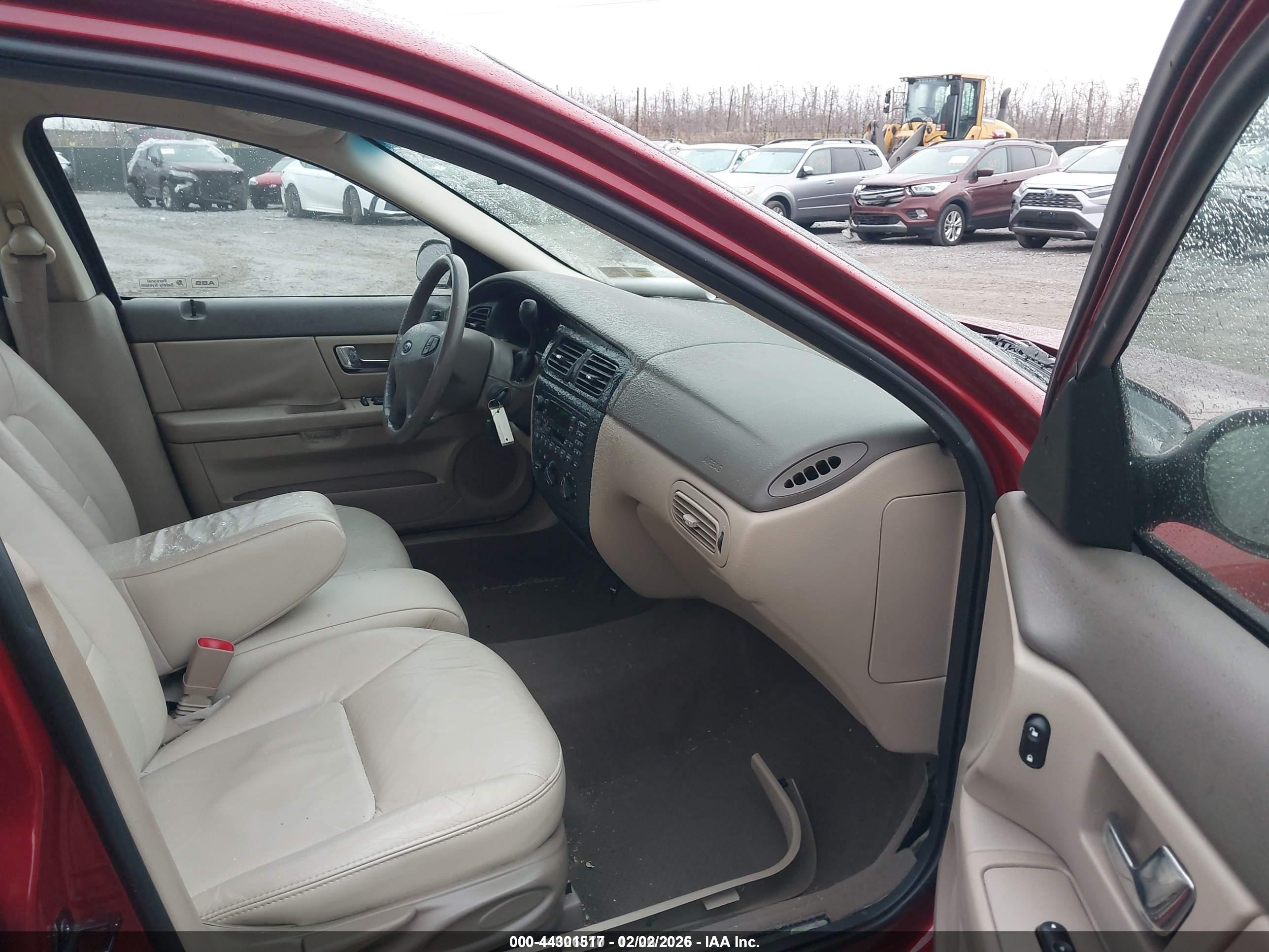 FORD TAURUS image 5