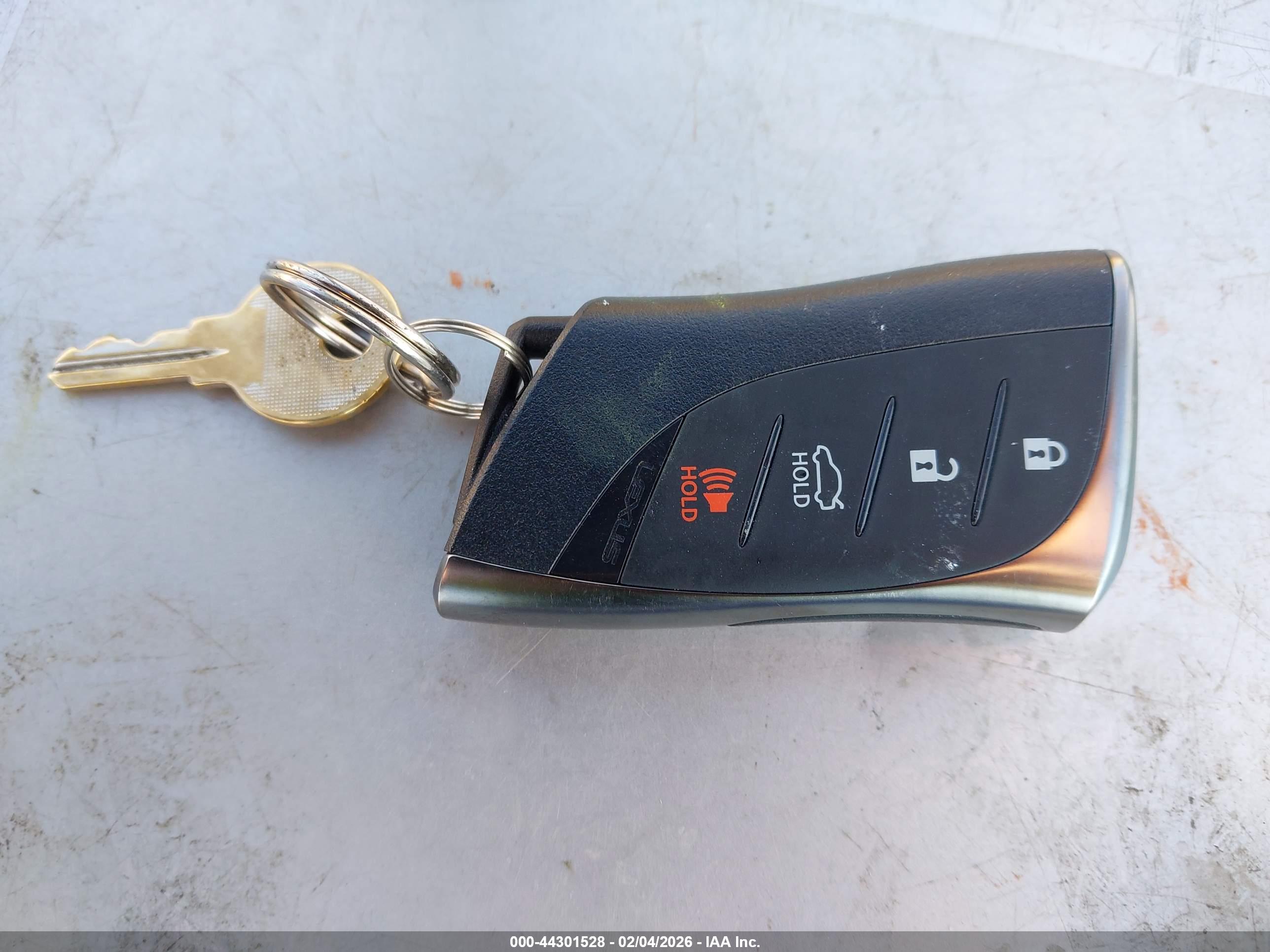 LEXUS ES image 11