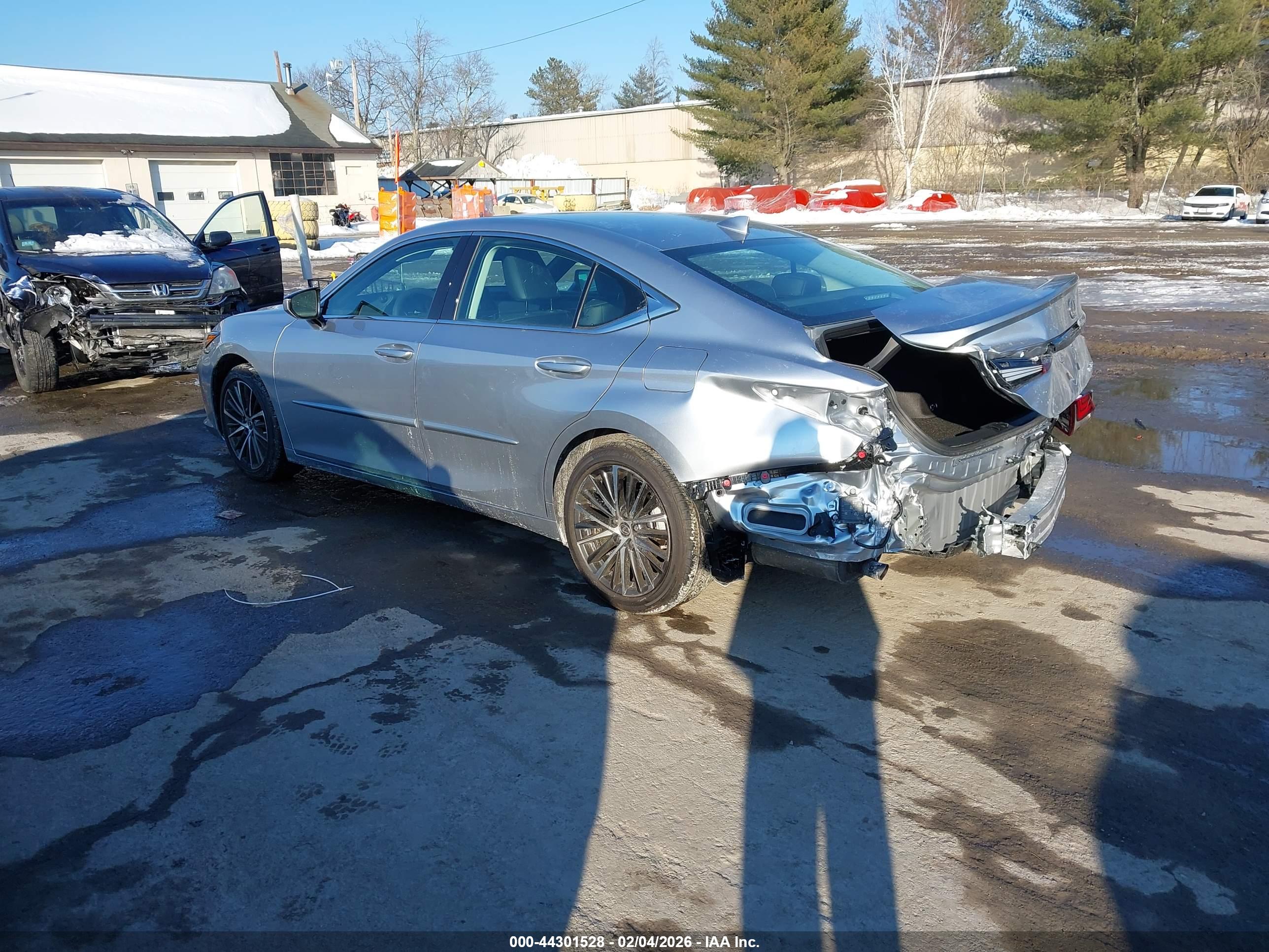 LEXUS ES image 3