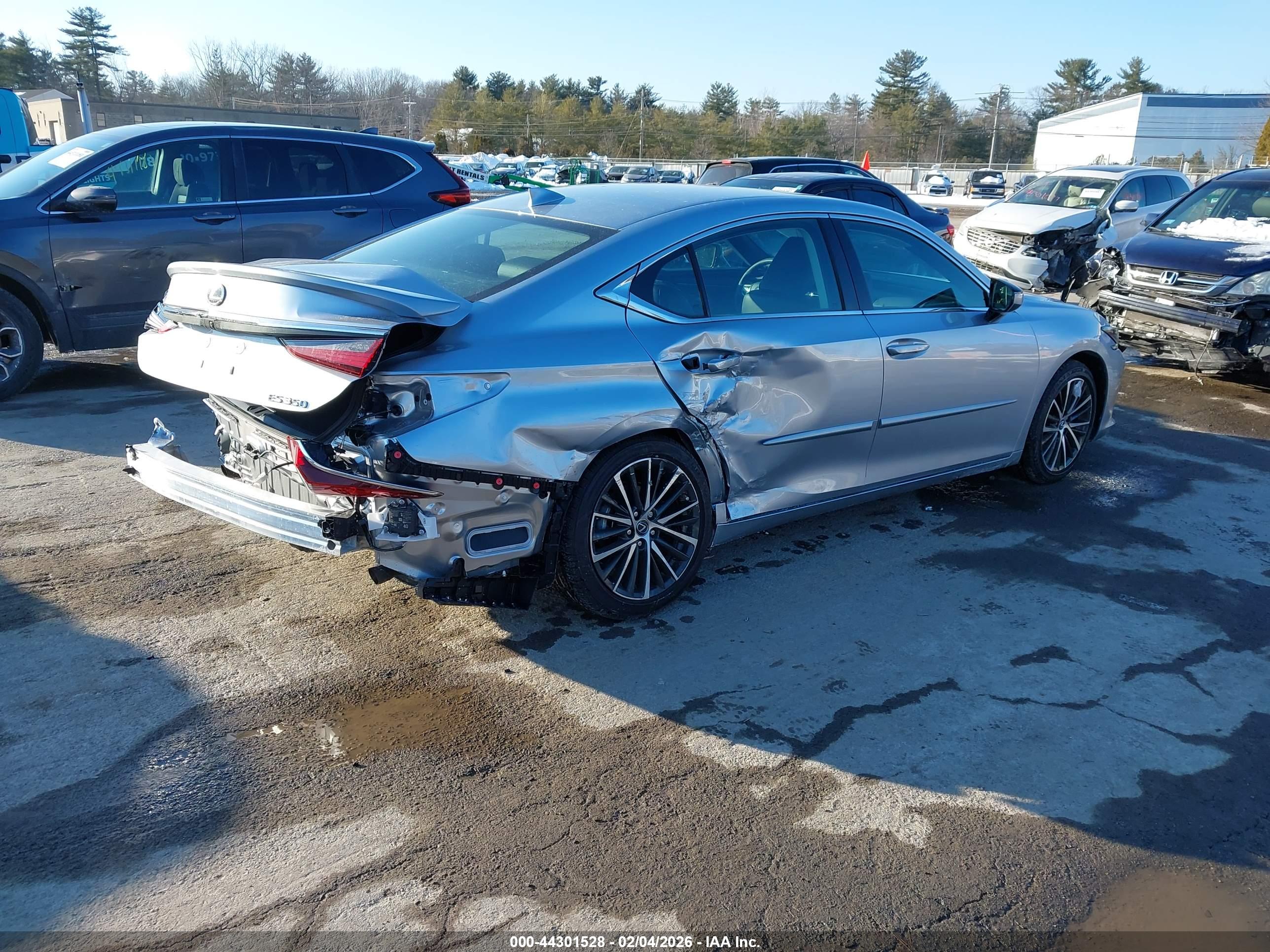 LEXUS ES image 4