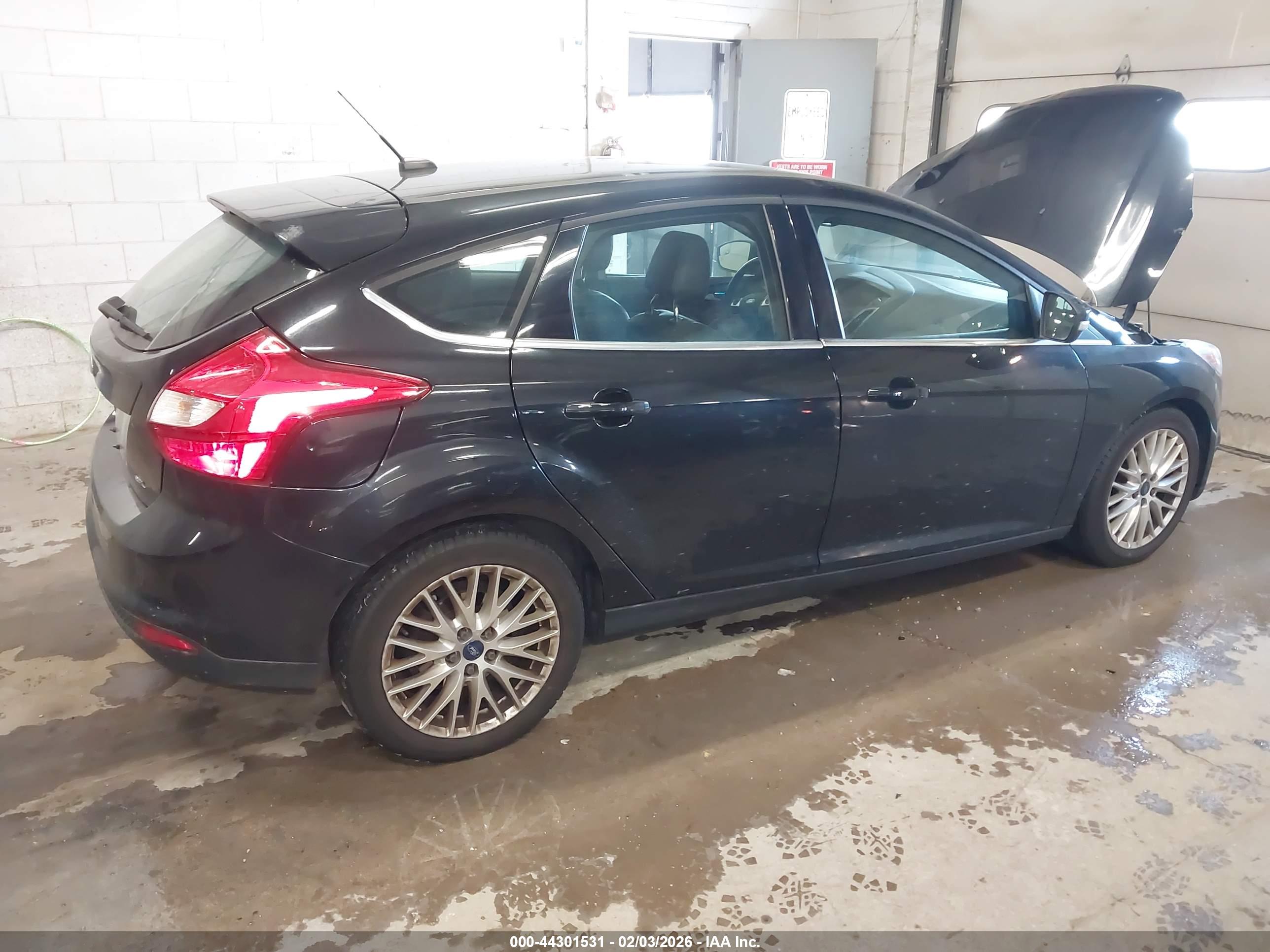 FORD FOCUS image 4