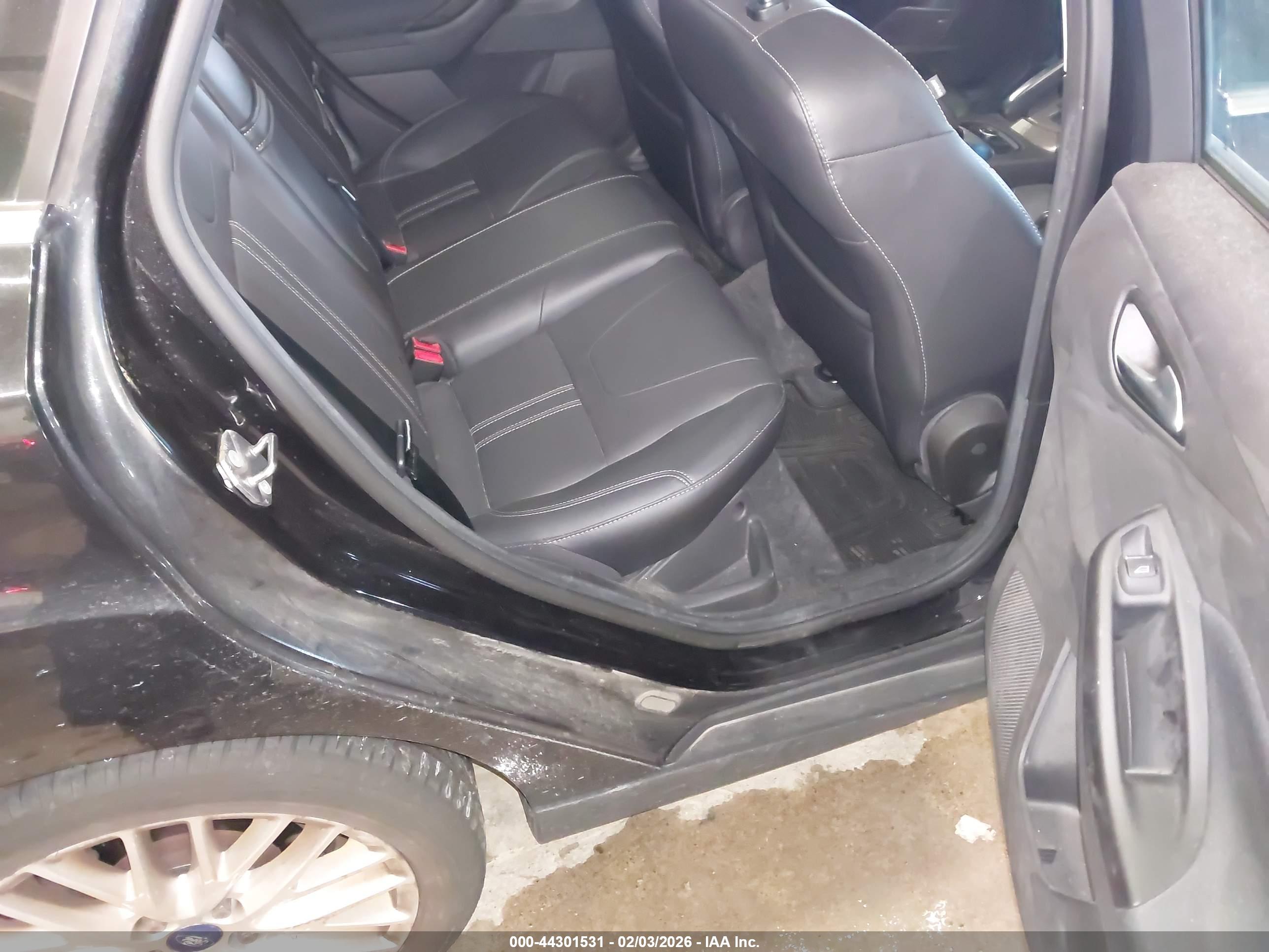 FORD FOCUS image 8