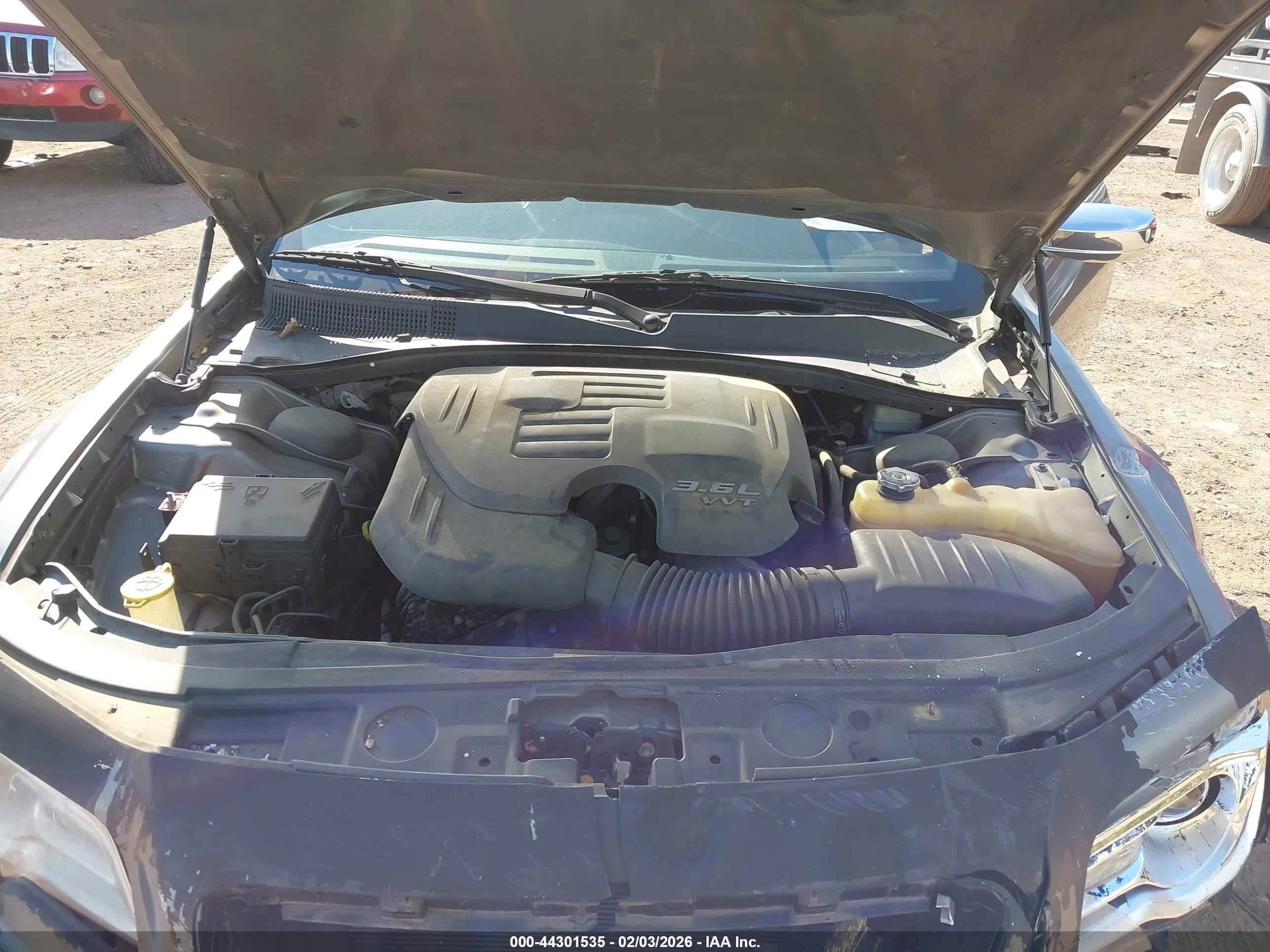 CHRYSLER 300 image 10