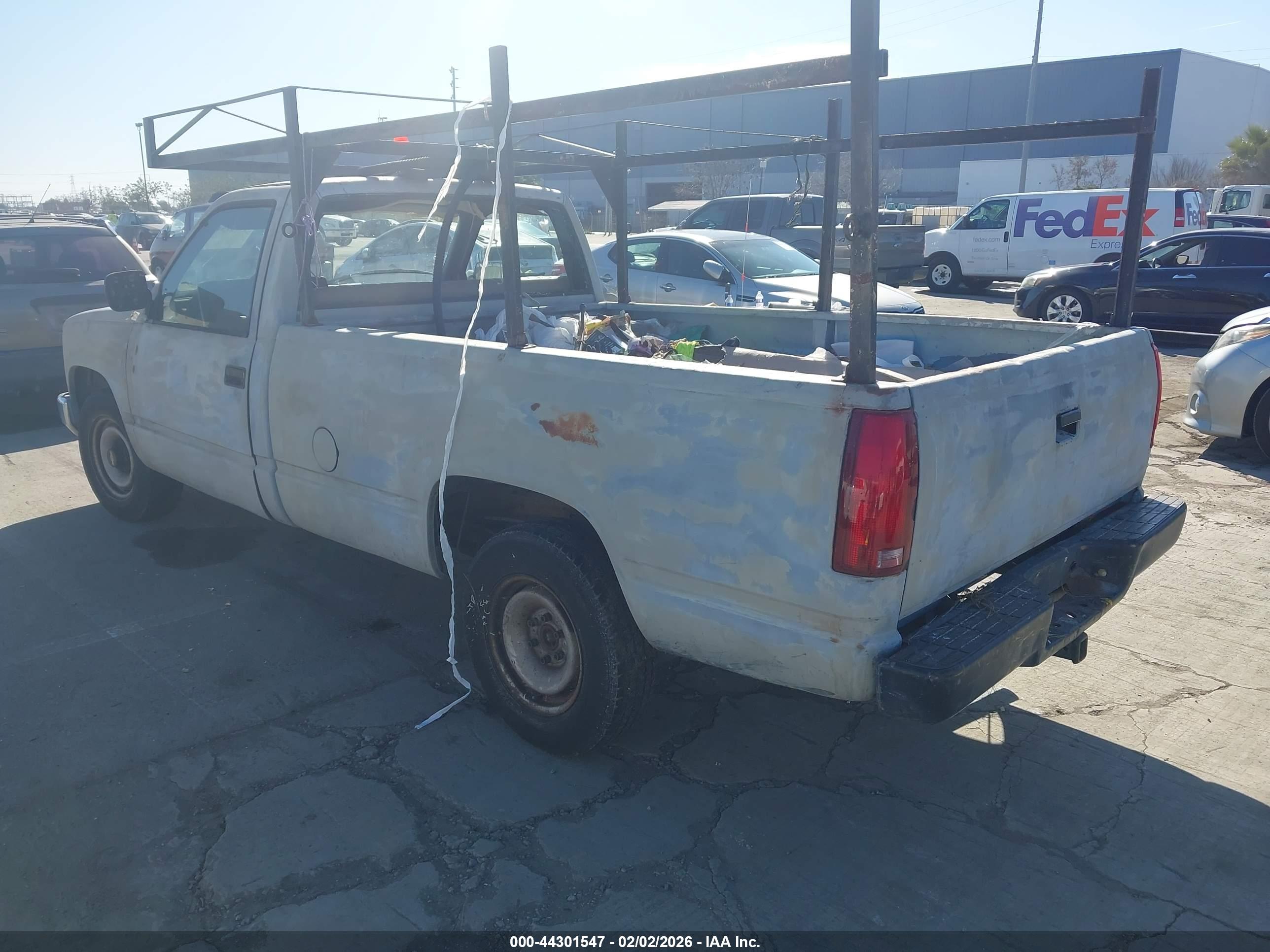CHEVROLET GMT-400 image 3