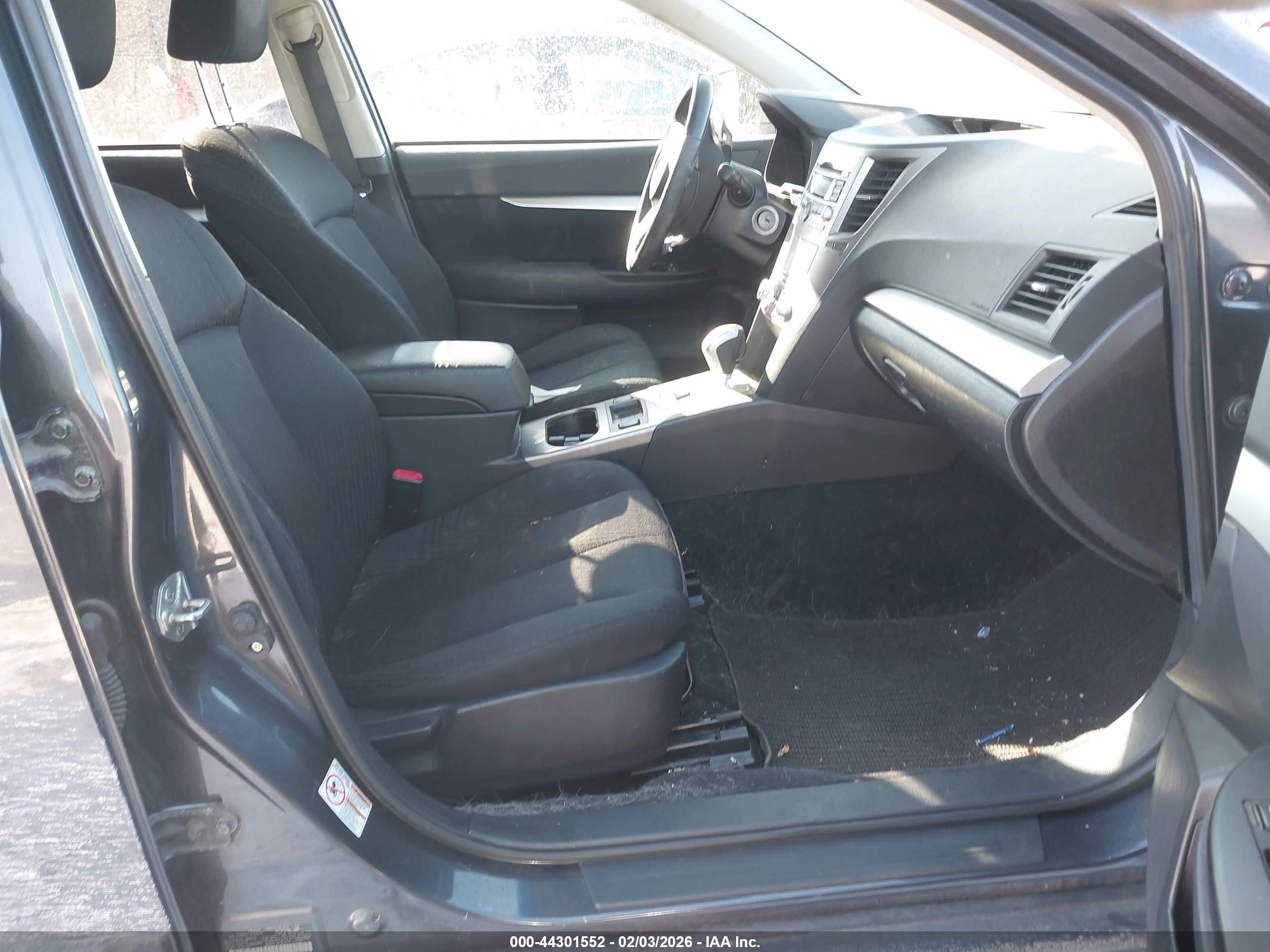 SUBARU OUTBACK image 5