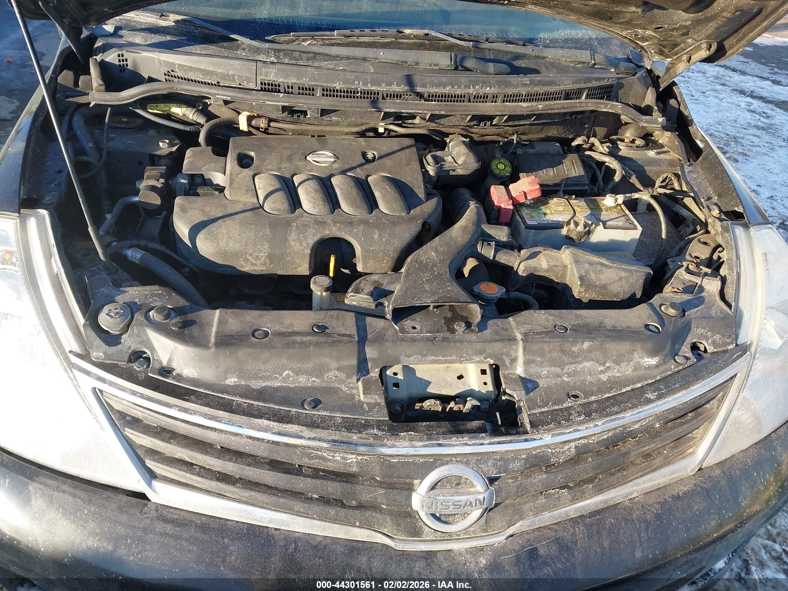 NISSAN VERSA image 10
