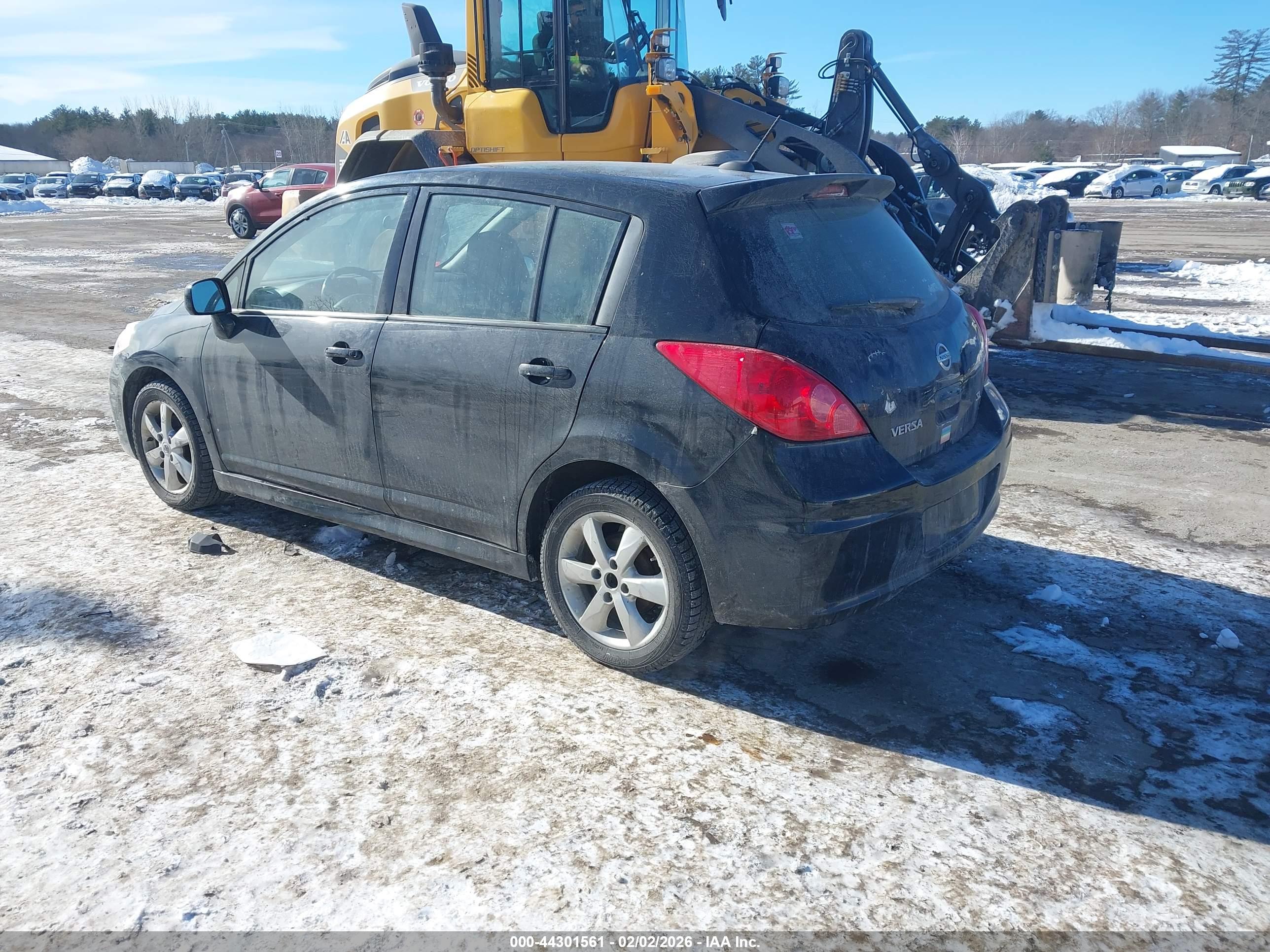 NISSAN VERSA image 3