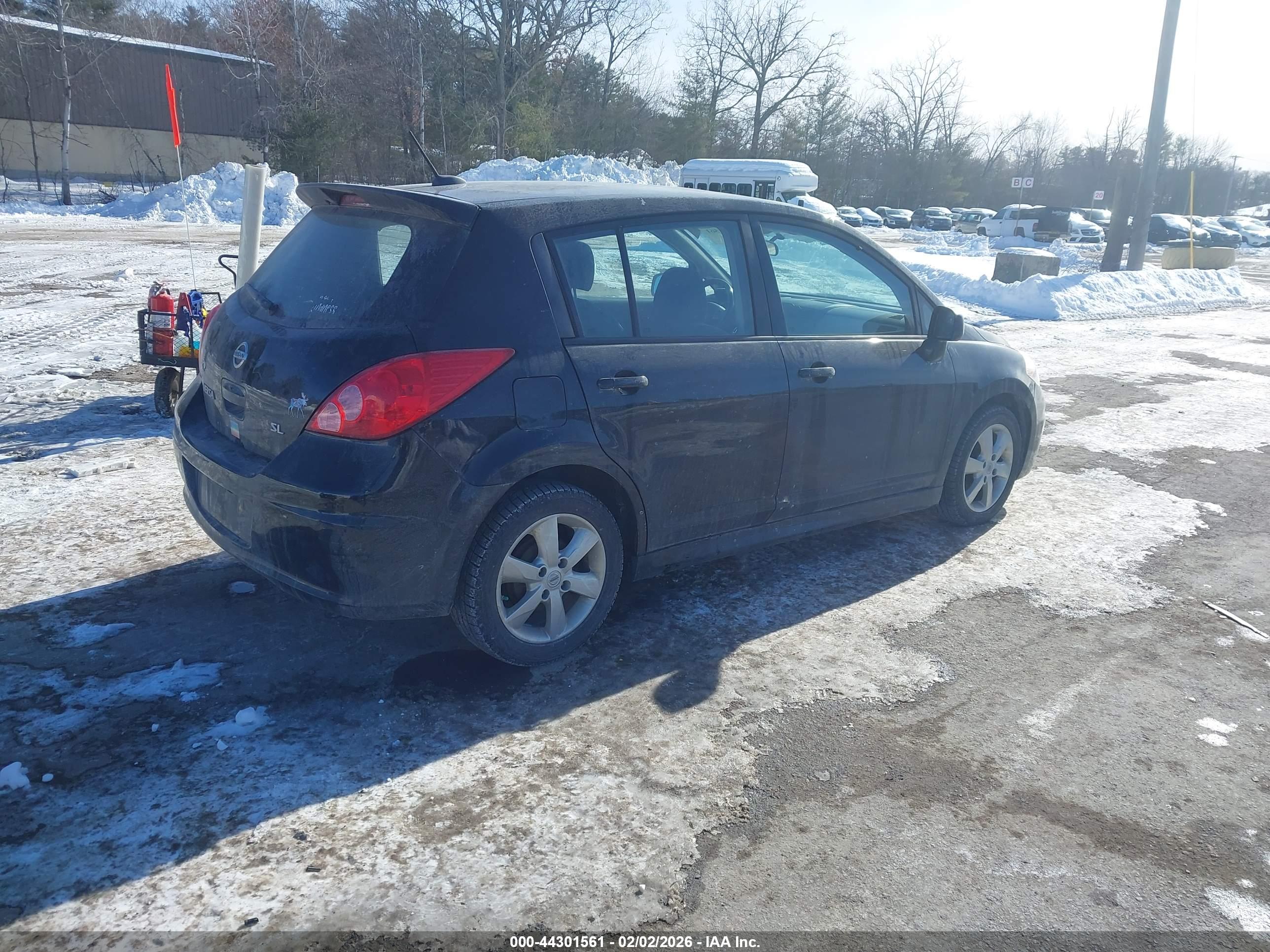 NISSAN VERSA image 4