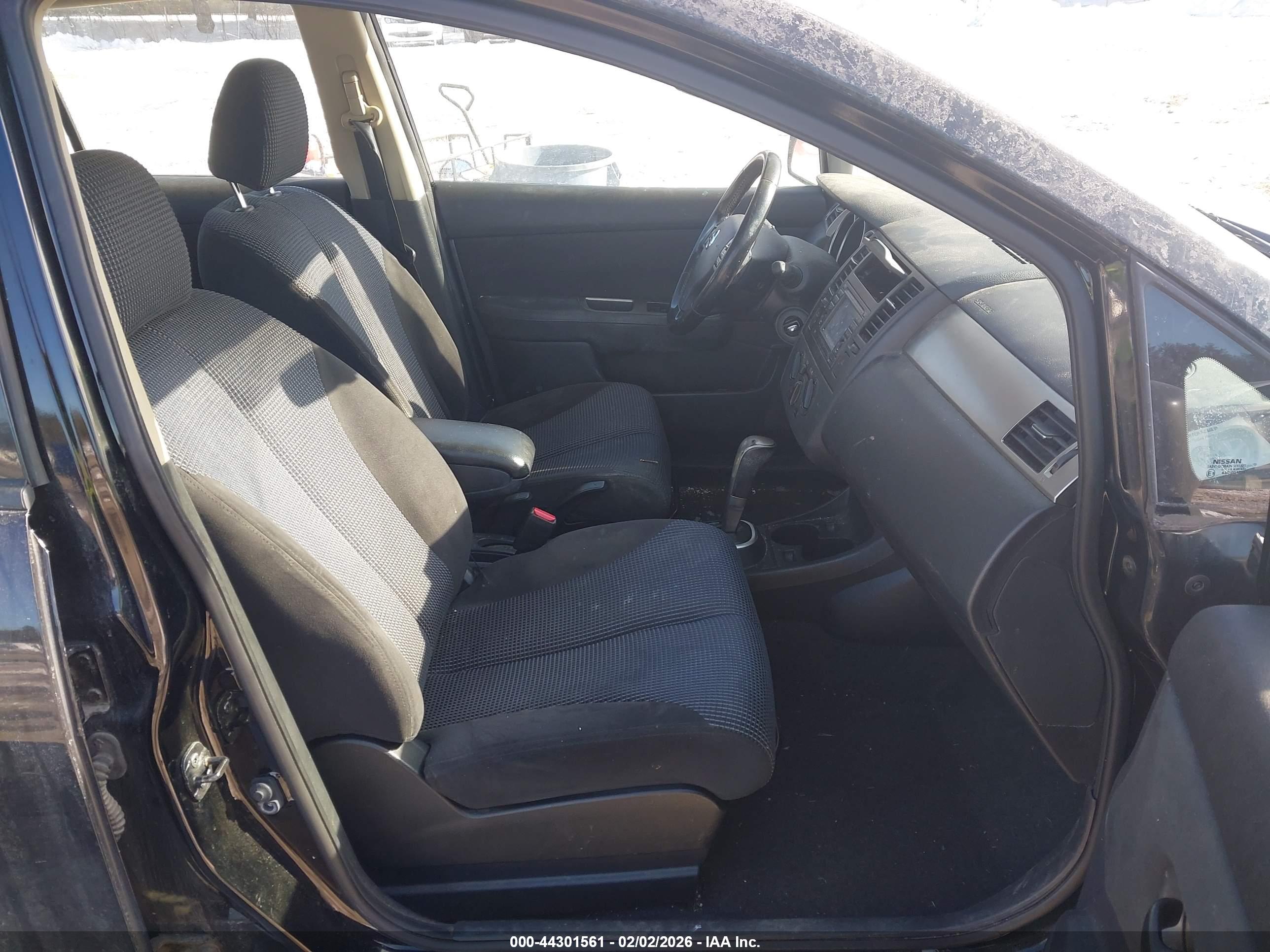 NISSAN VERSA image 5