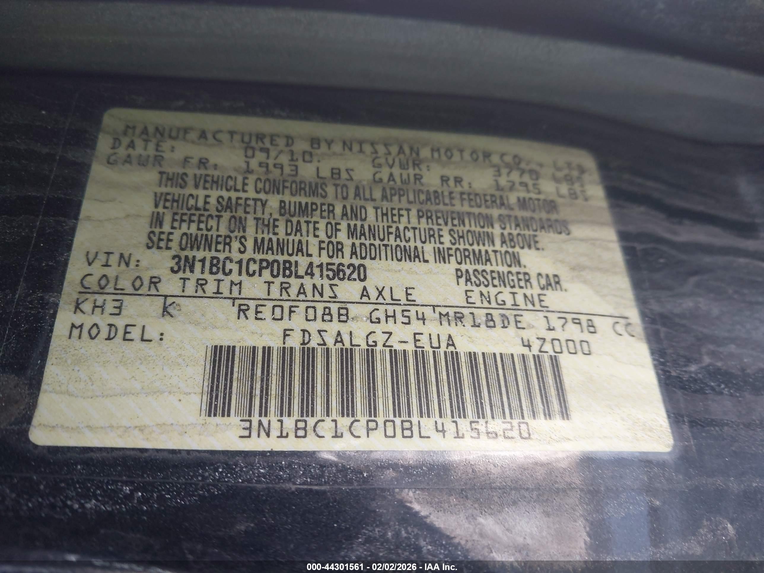 NISSAN VERSA image 9