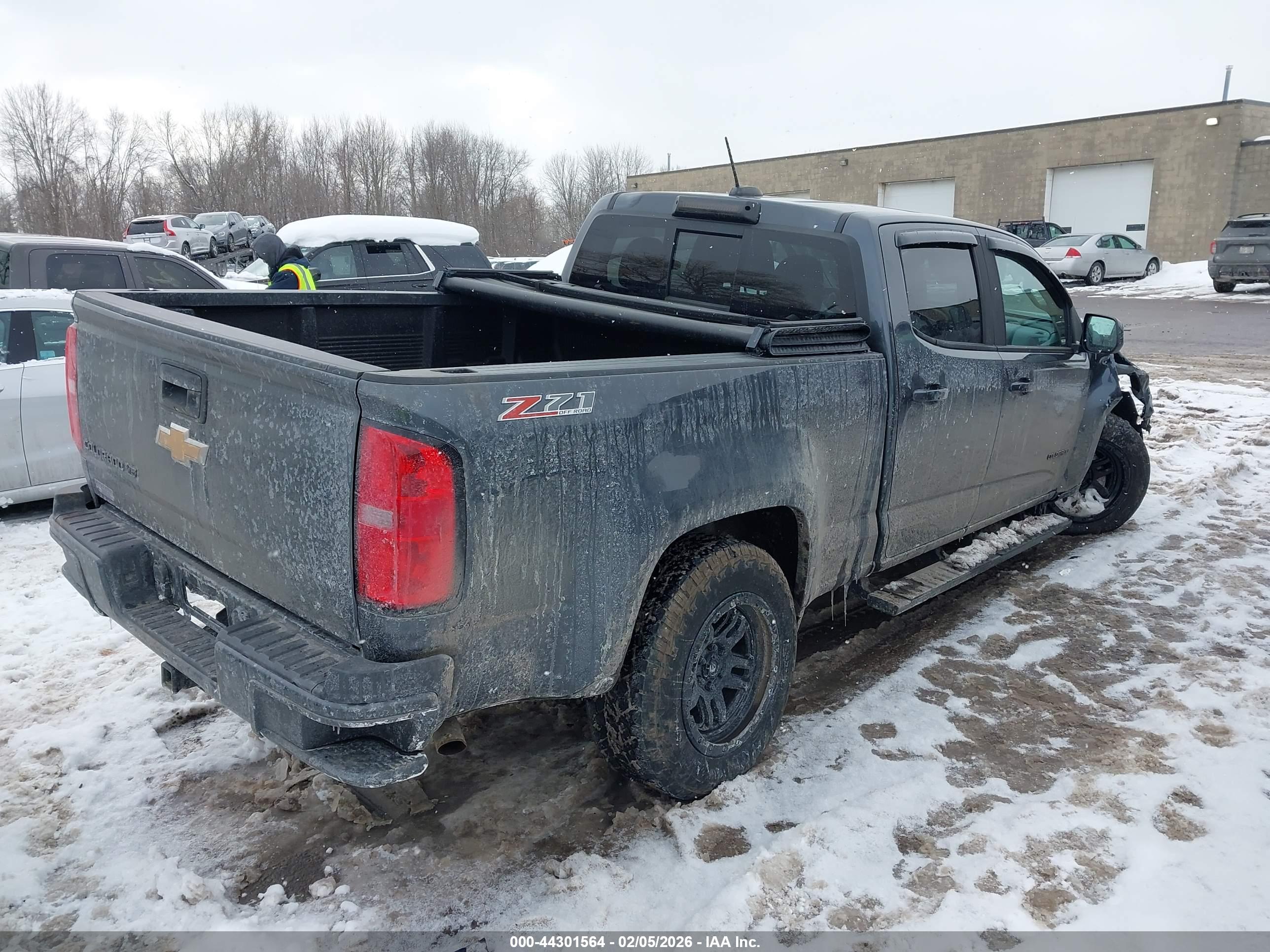 CHEVROLET COLORADO image 4