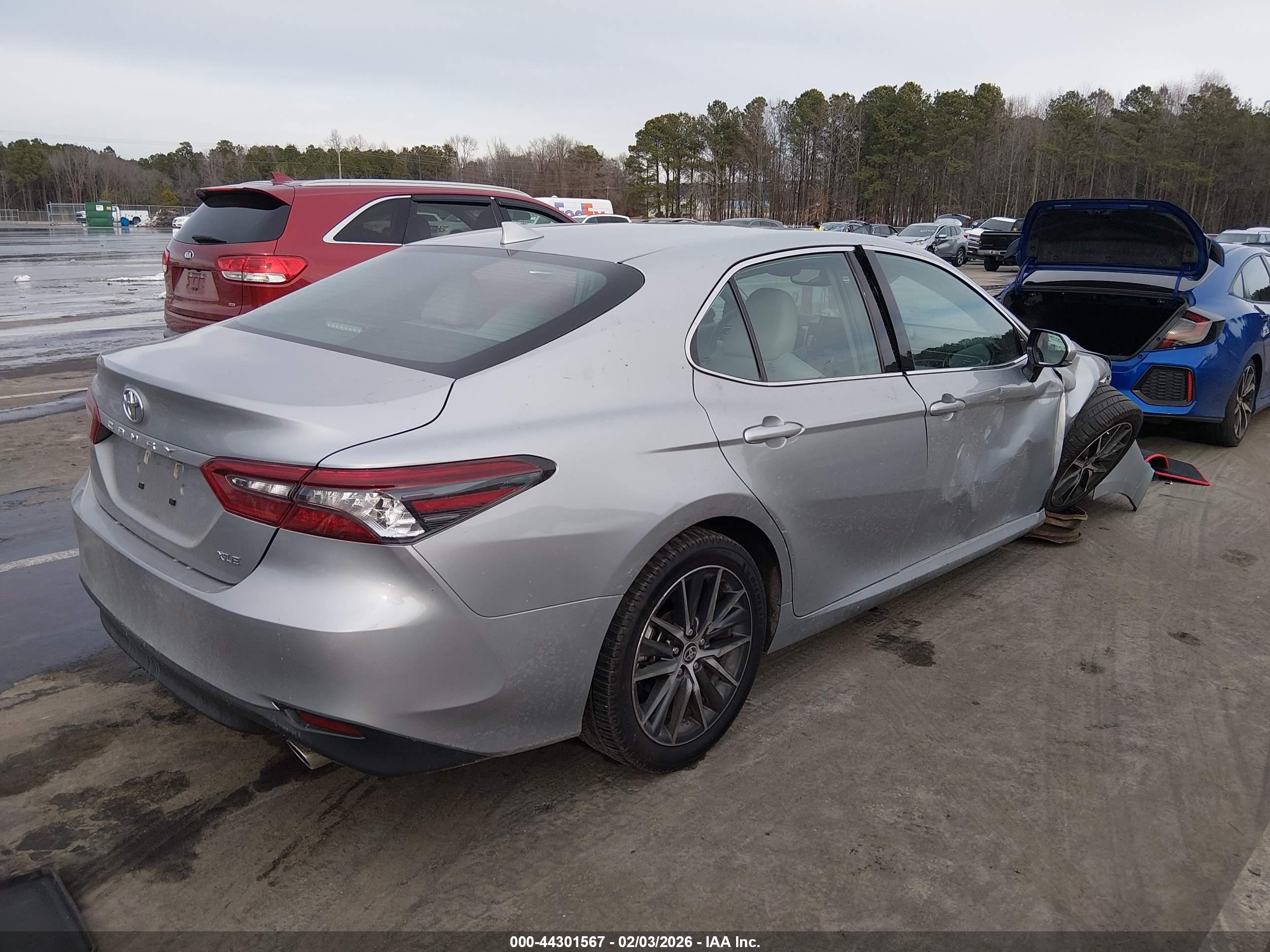 TOYOTA CAMRY image 4