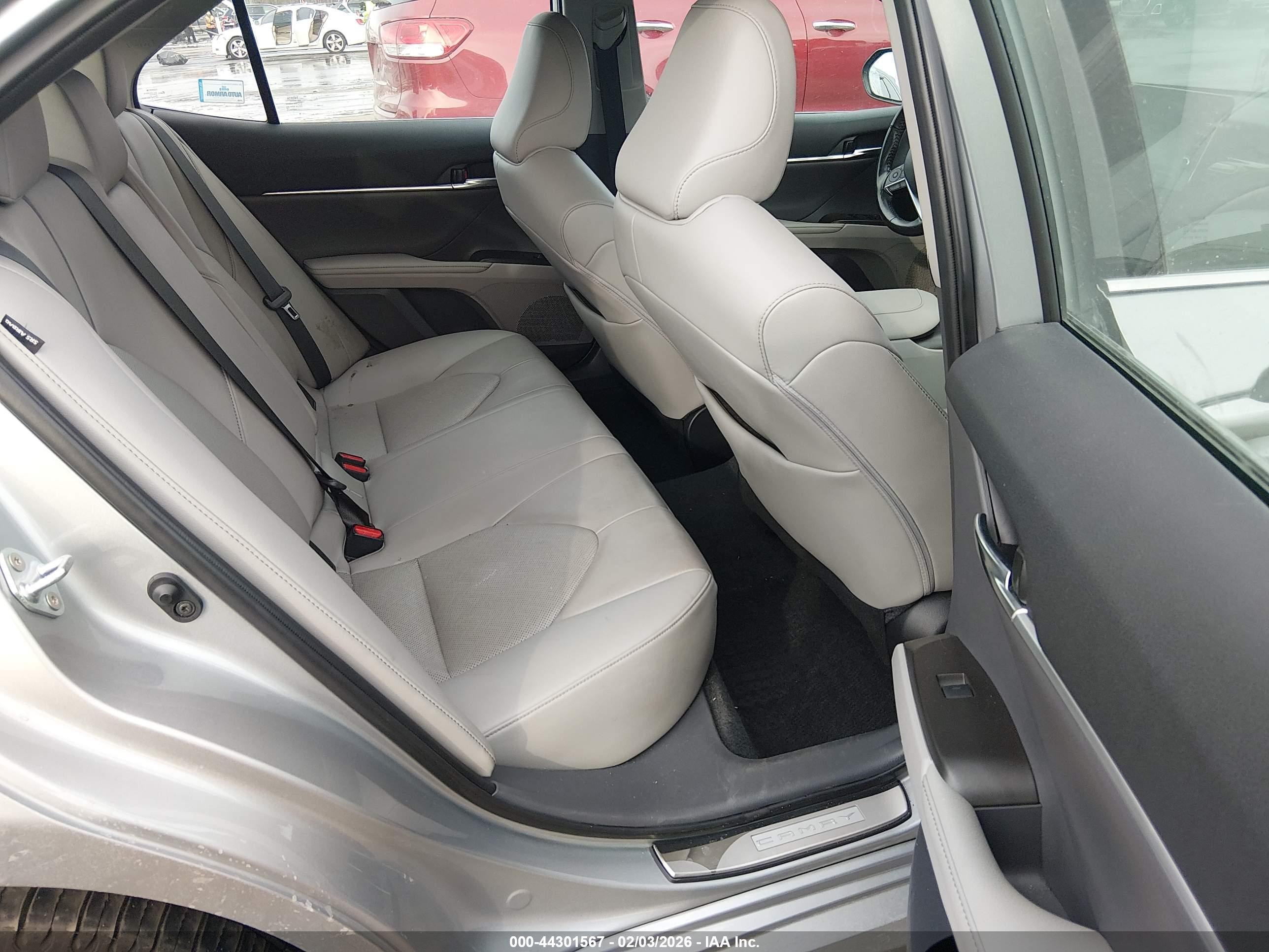 TOYOTA CAMRY image 8