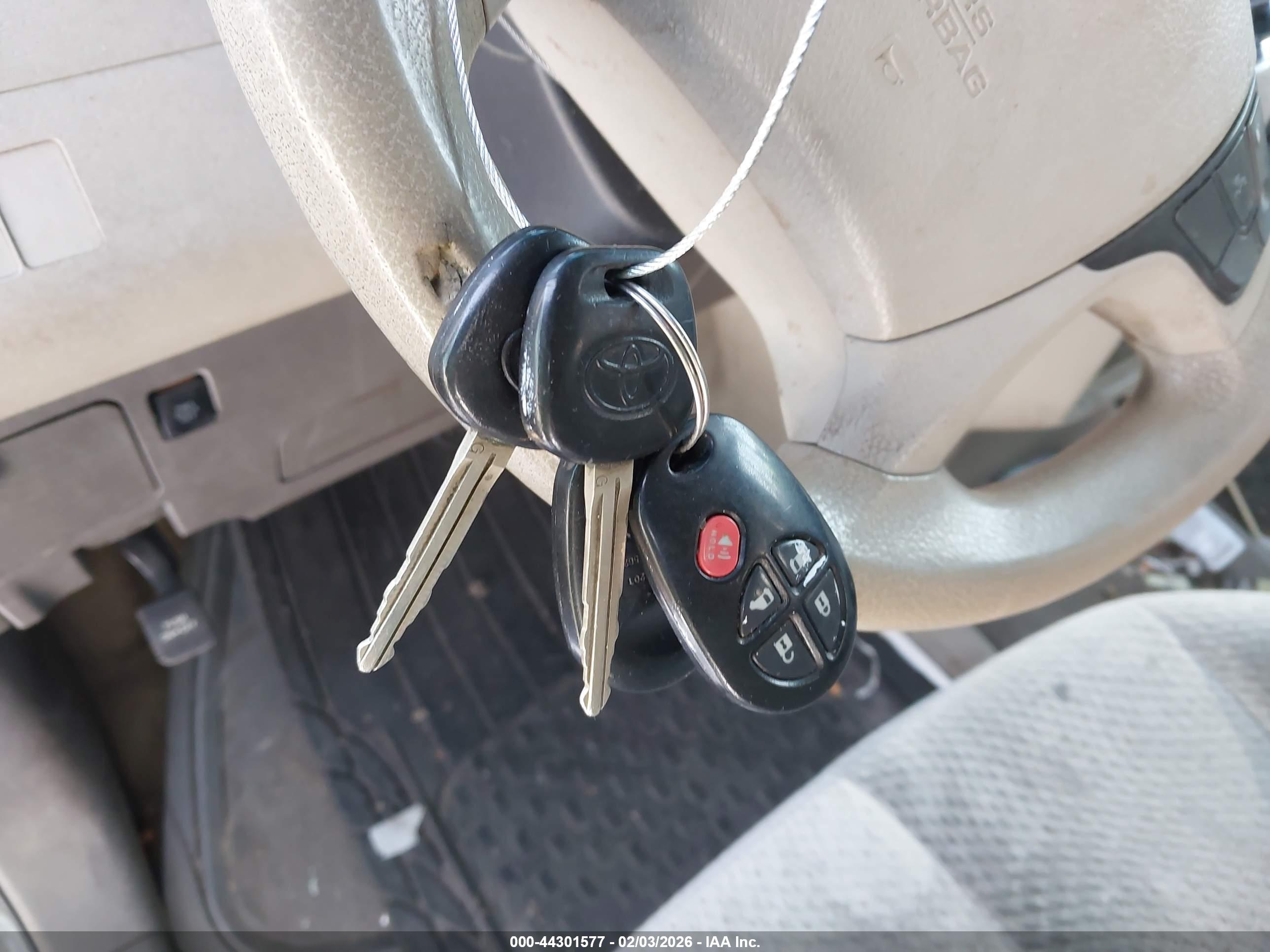 TOYOTA SIENNA image 11