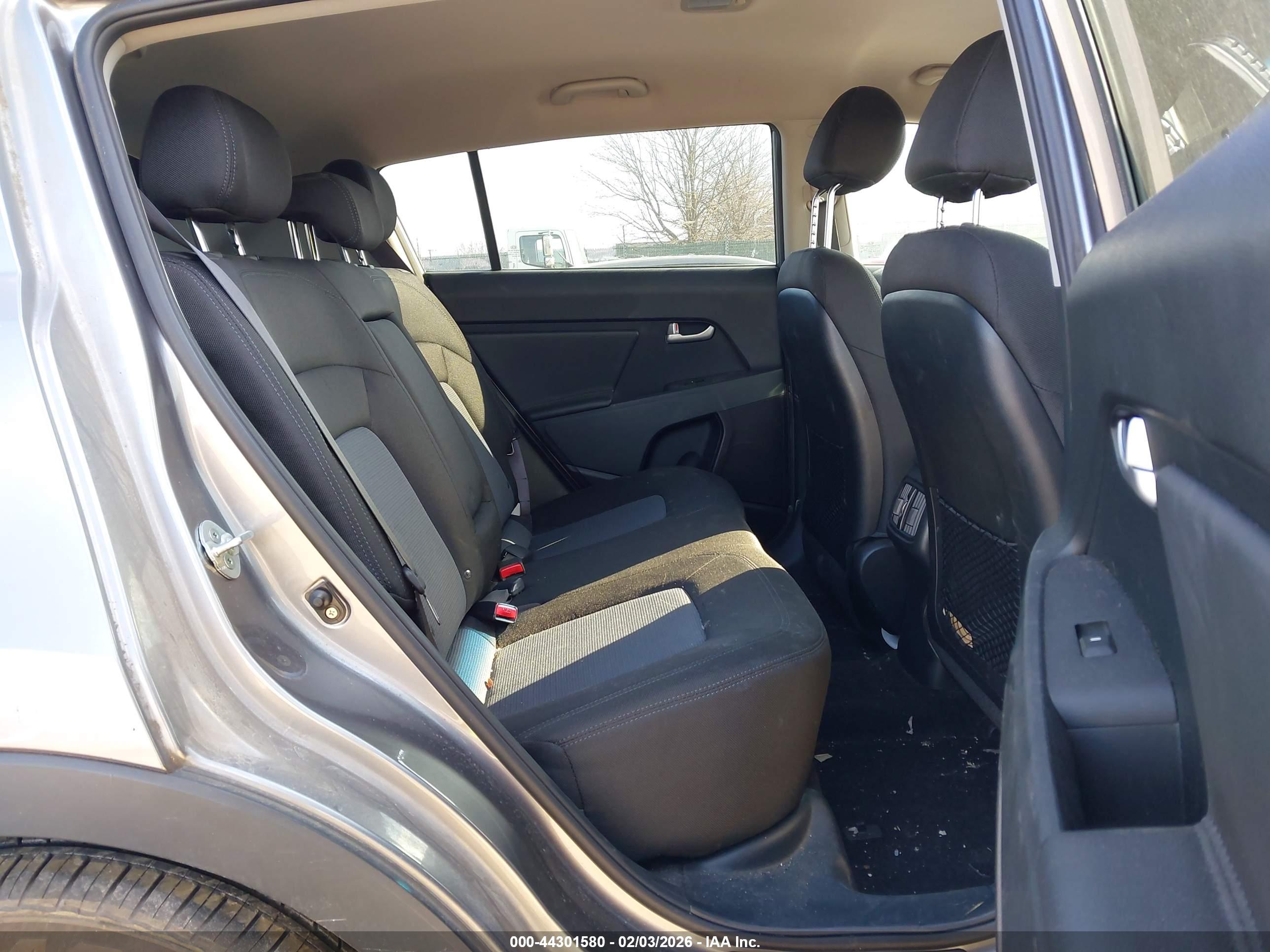 KIA SPORTAGE image 8