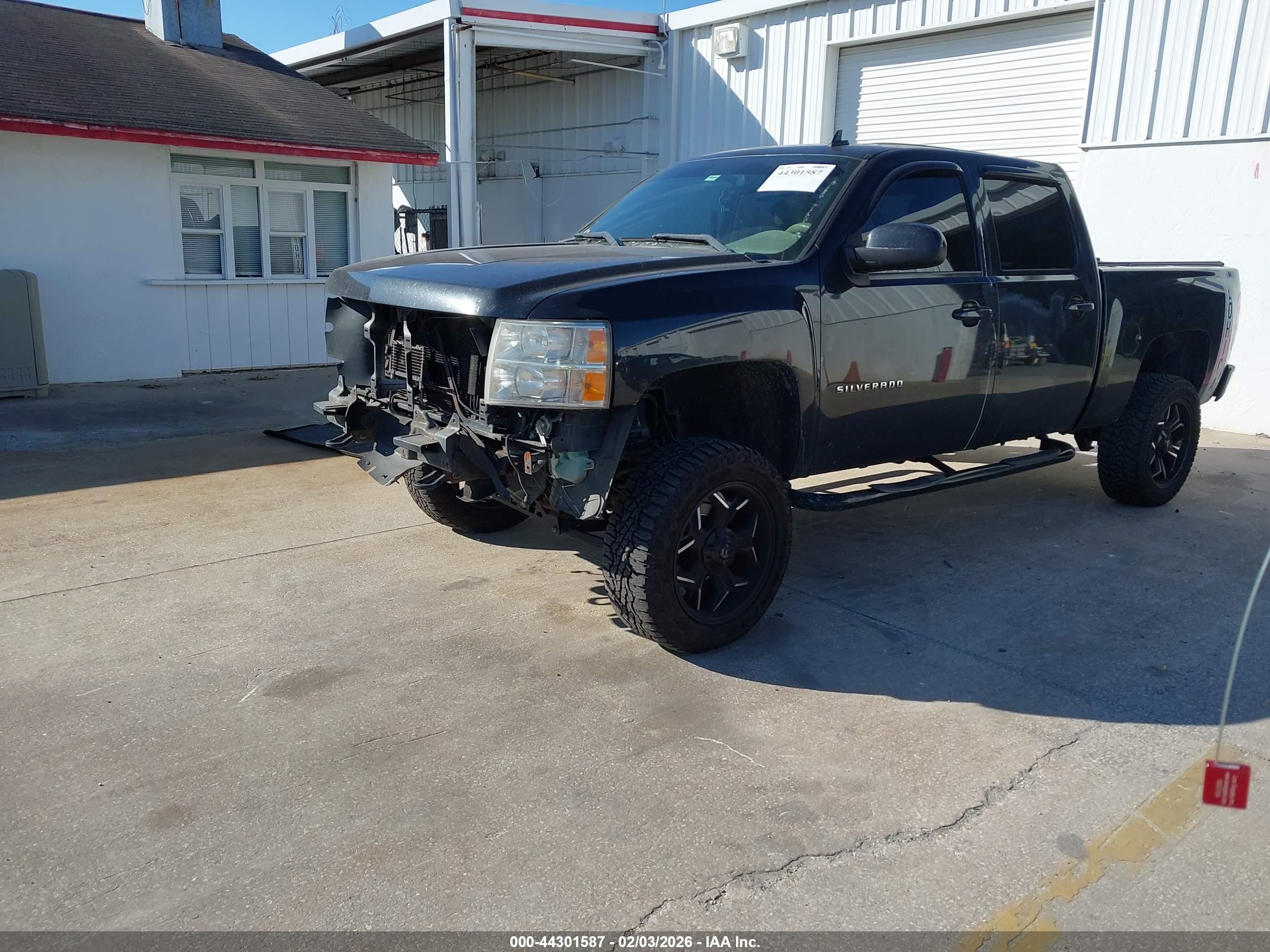 CHEVROLET SILVERADO image 2